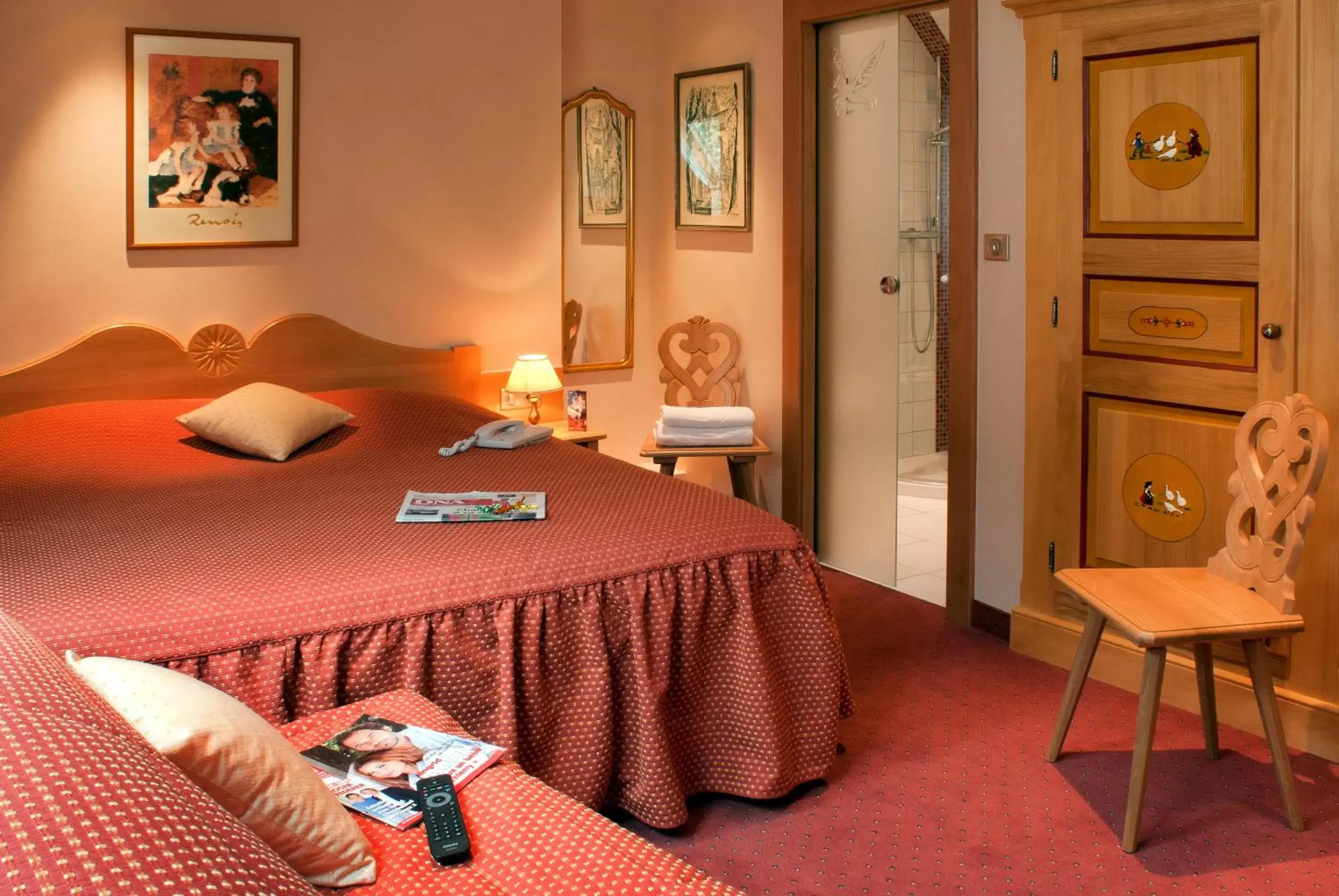 Photo of the whole room, Bed in Hotel Saint-Martin