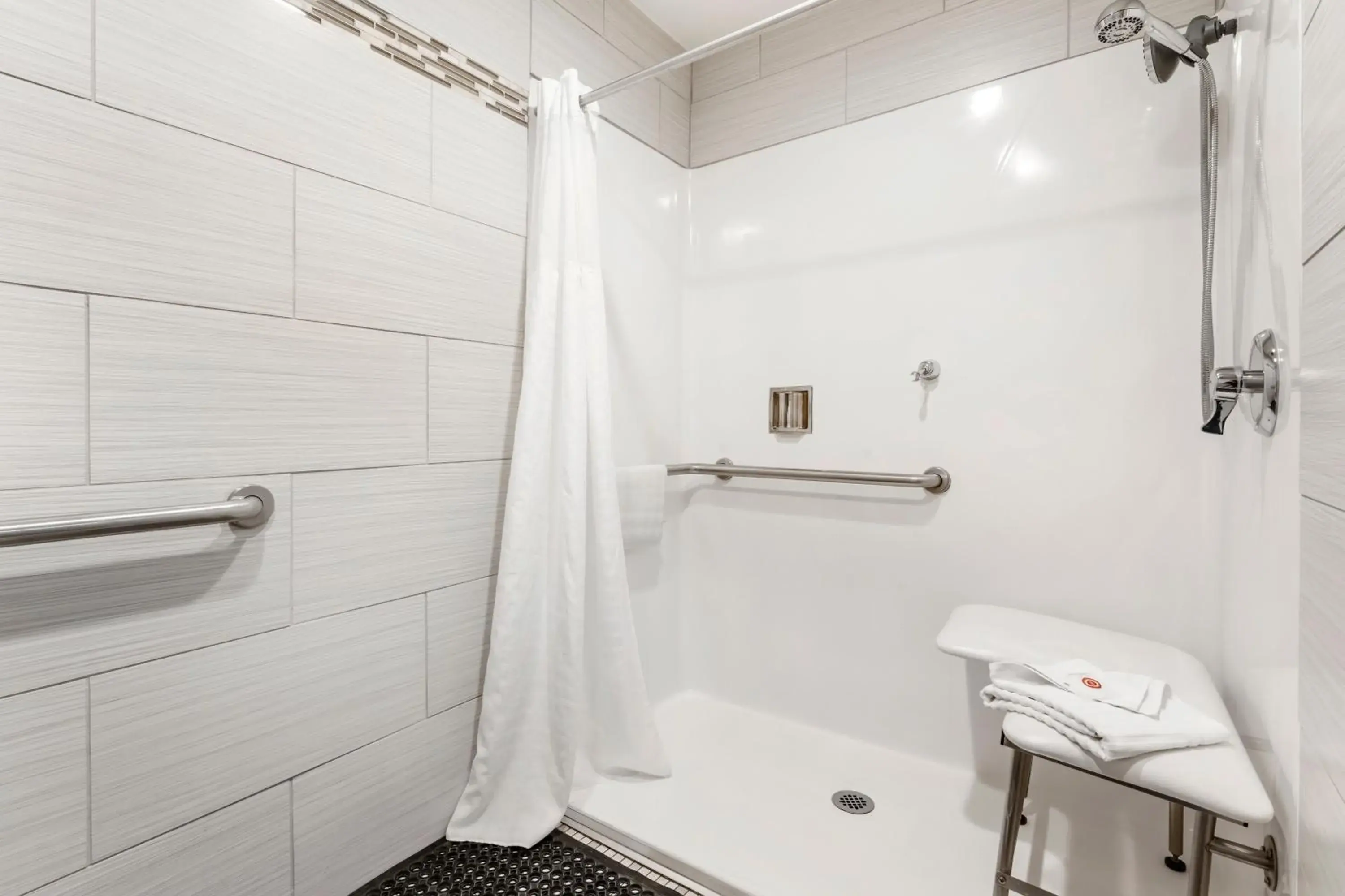 Shower, Bathroom in Comfort Inn & Suites Redwood Country