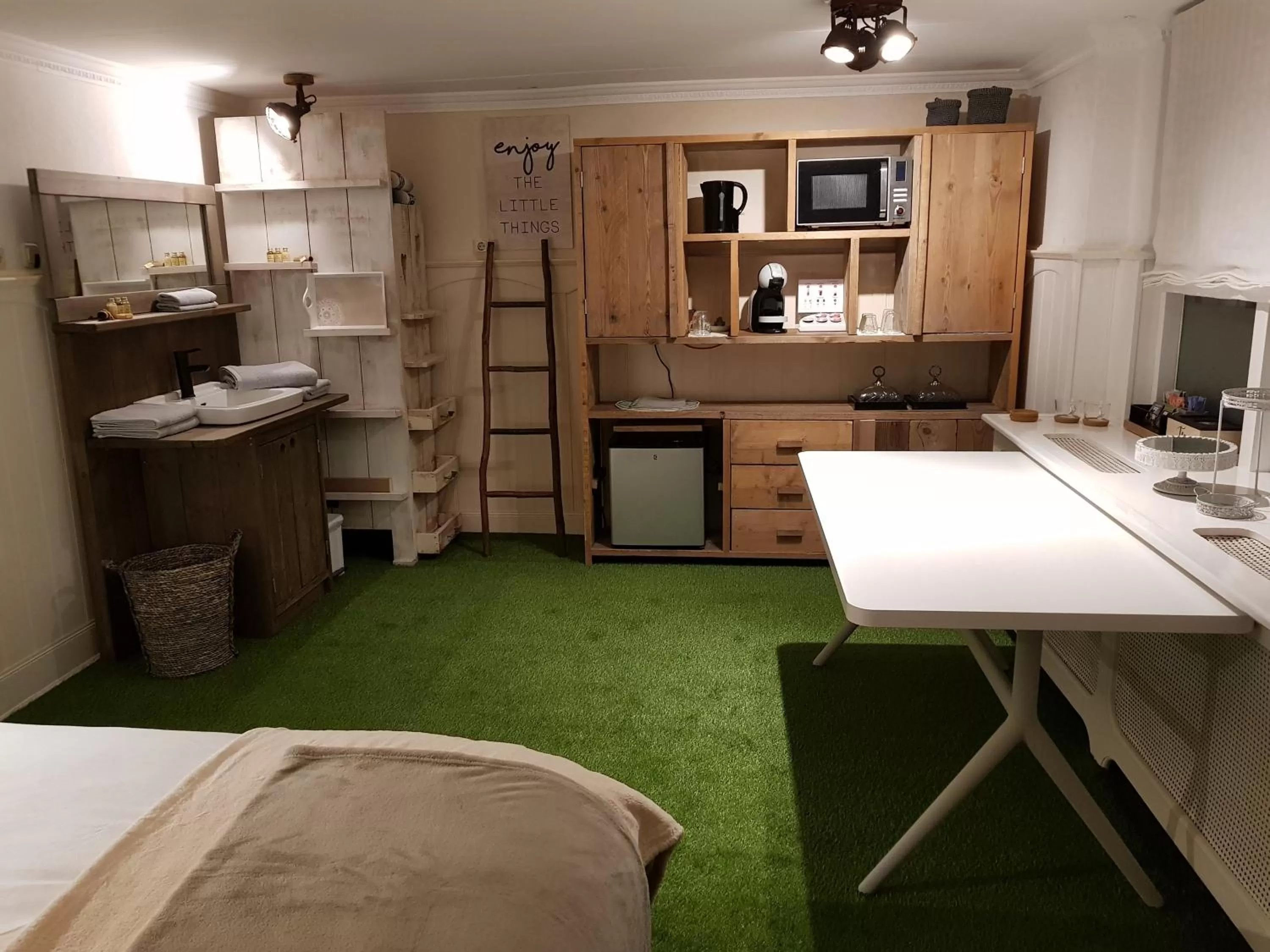 Dining area in B&B Usselo Klein, fijn en uniek!