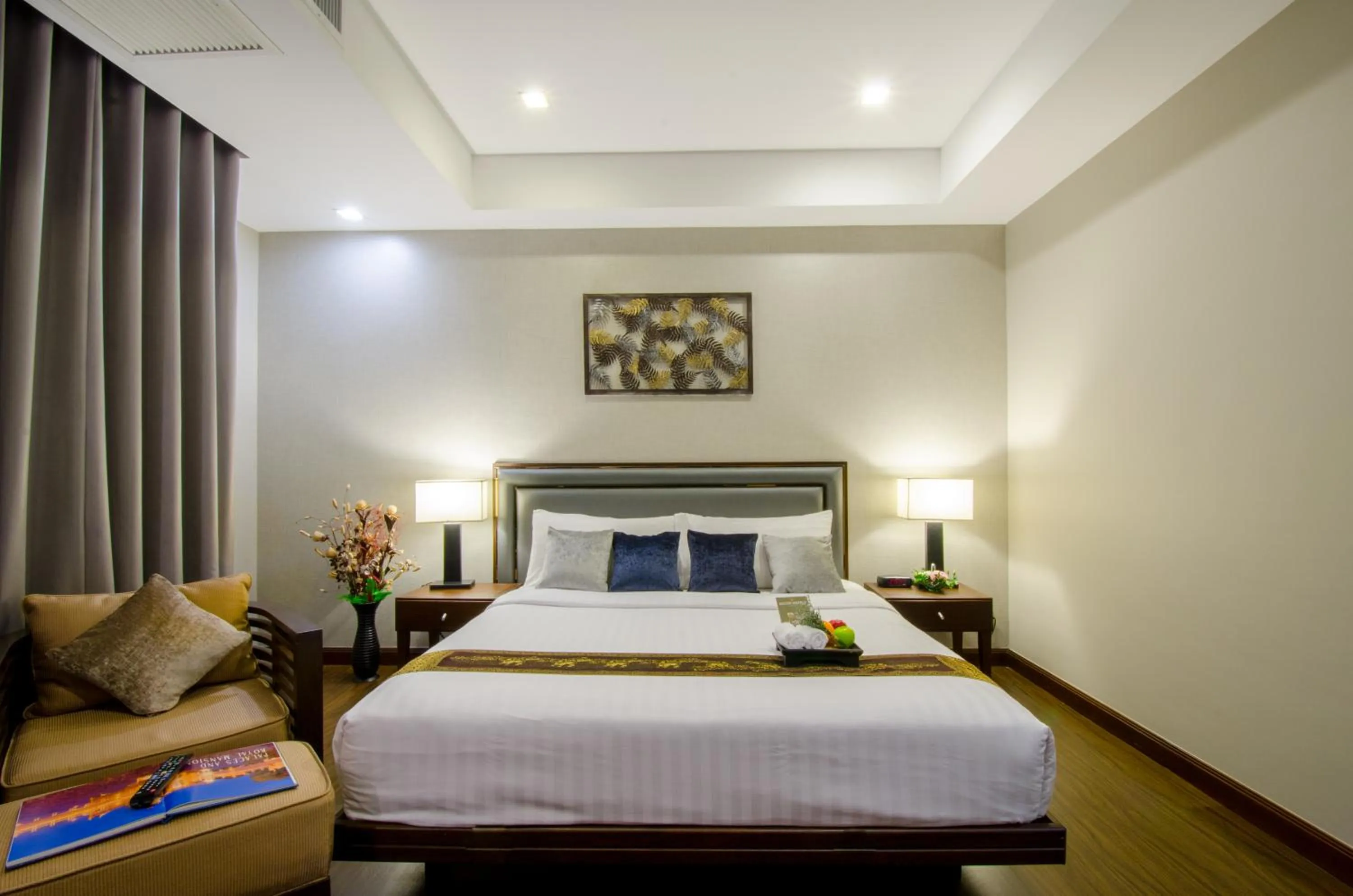 Bedroom, Bed in Grand Mercure Bangkok Asoke Residence