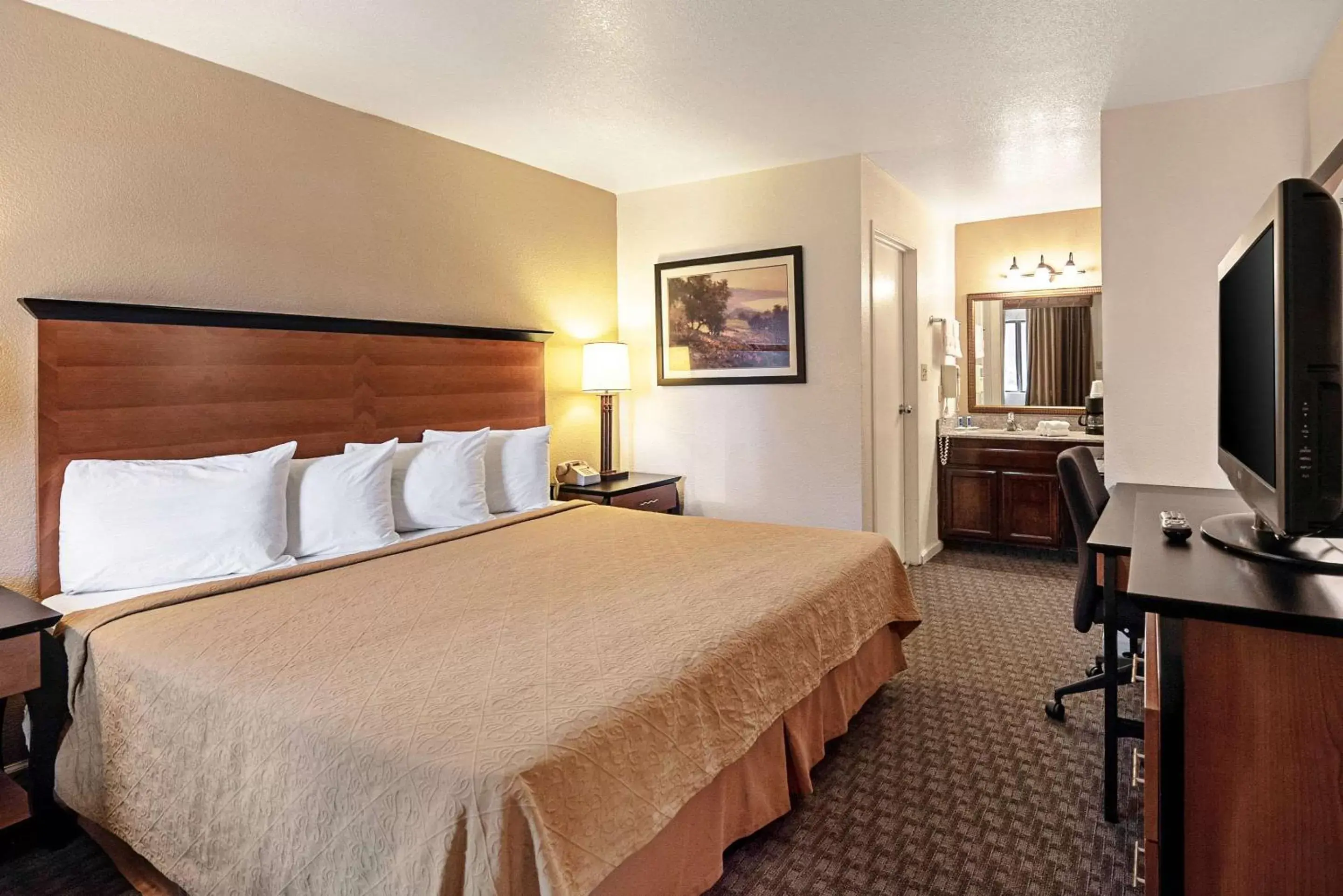 Photo of the whole room, Bed in Rodeway Inn at Nevada State Capitol Carson City