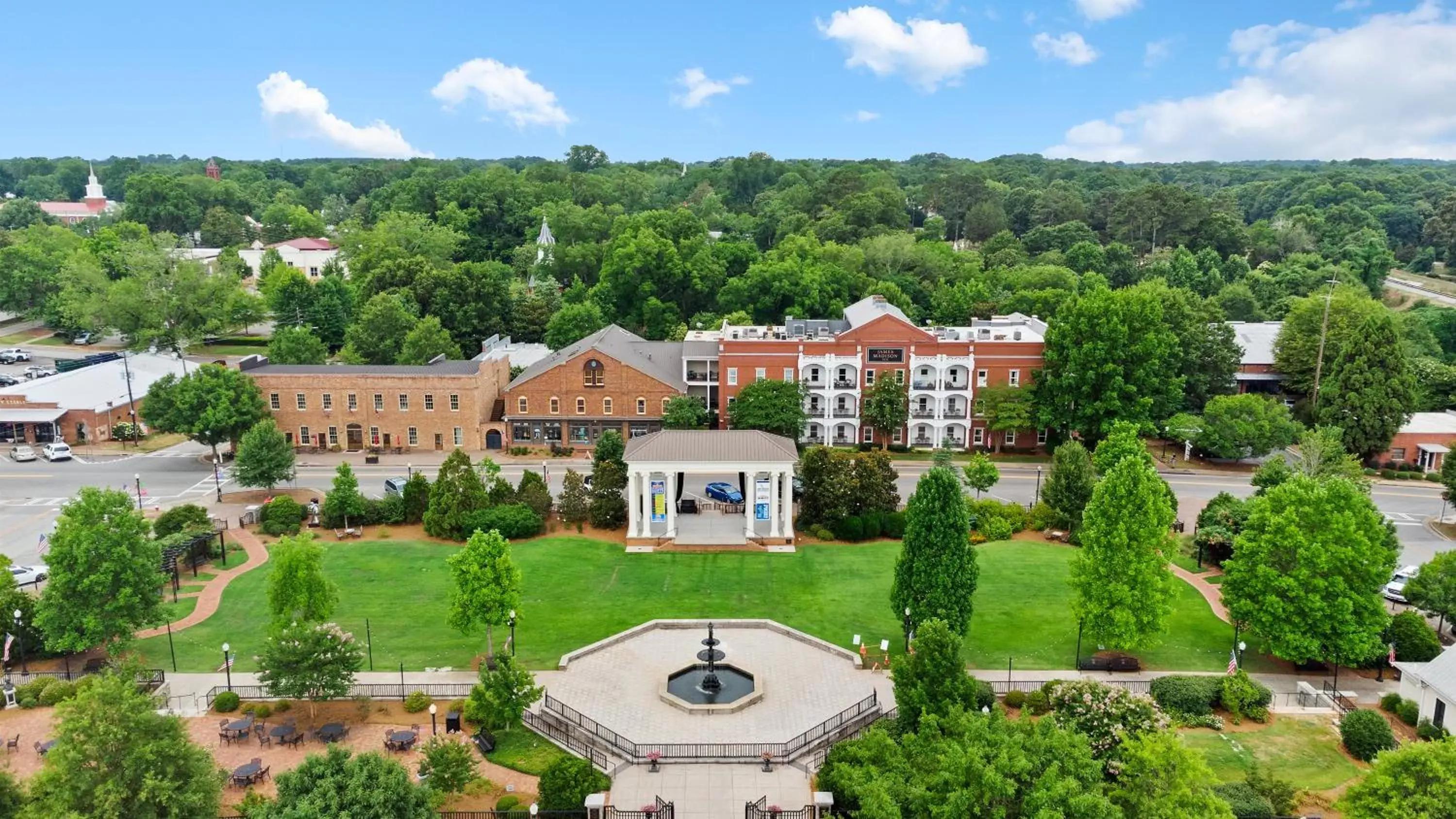 Bird's eye view, Bird's-eye View in The James Madison Inn