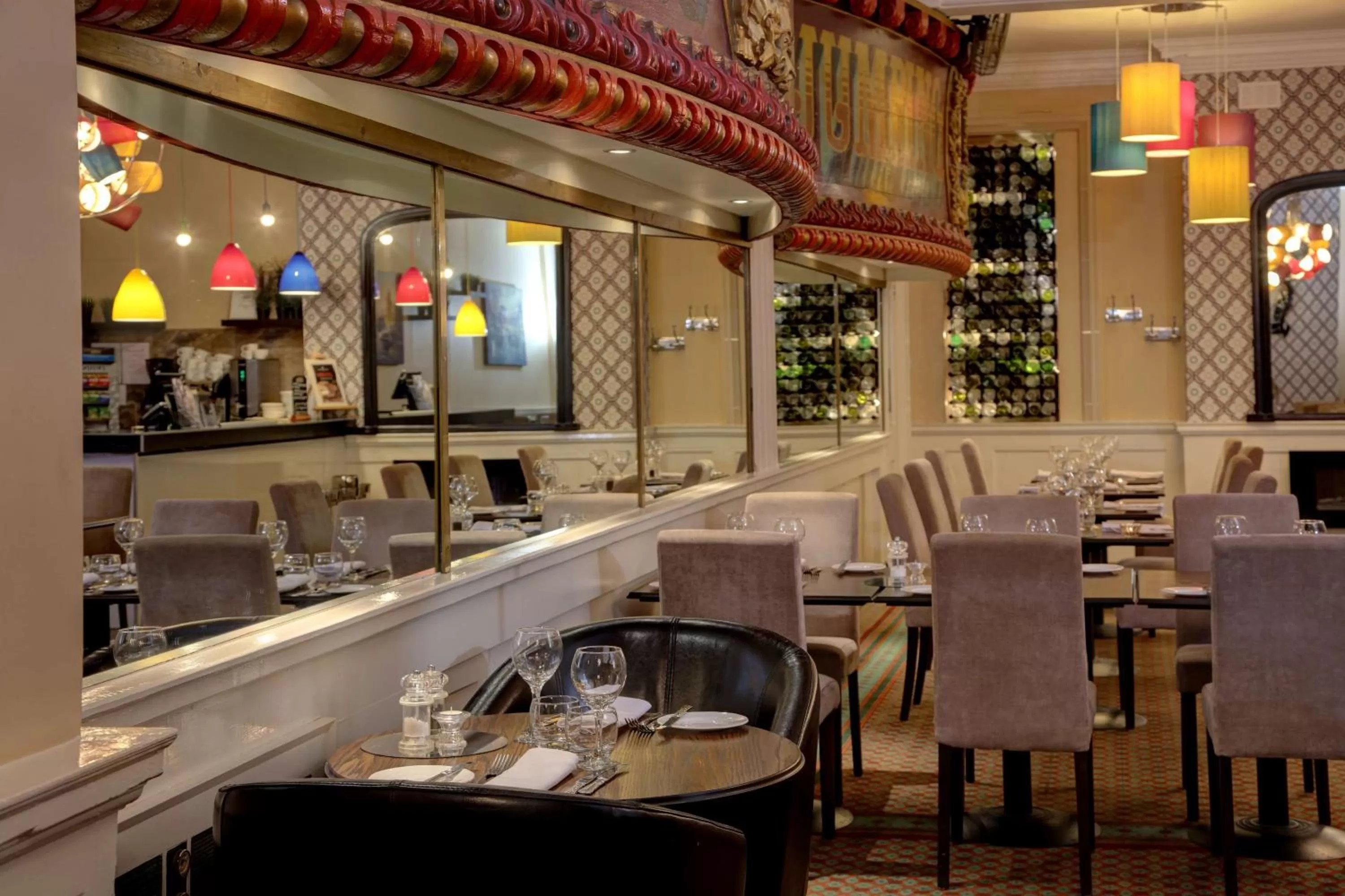 Restaurant/places to eat in Crown & Mitre Hotel