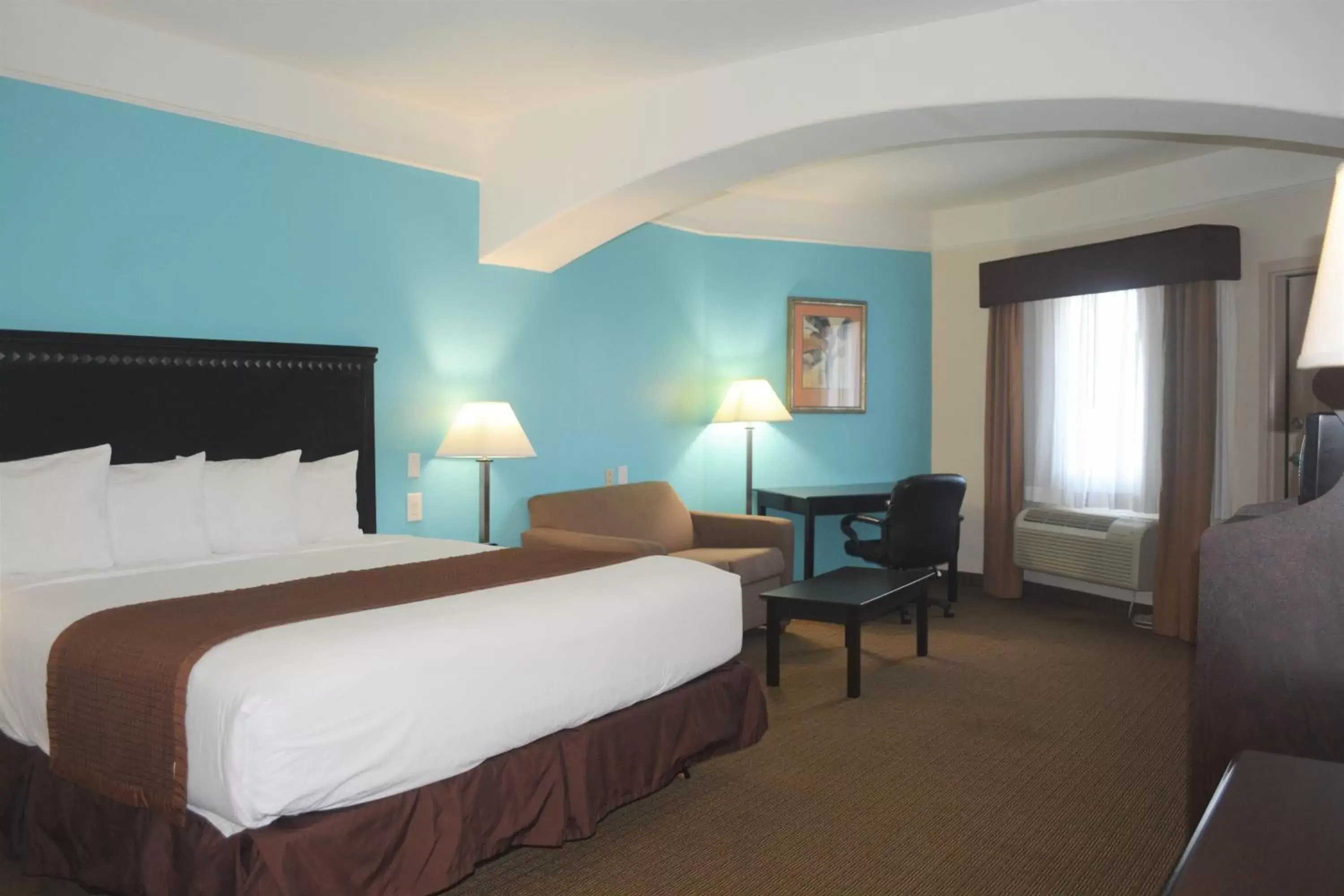 Photo of the whole room, Bed in Baymont by Wyndham Galveston