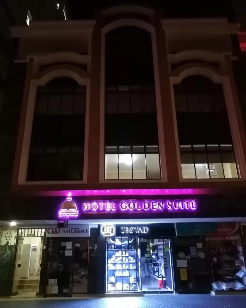 Facade/entrance in HOTEL GOLDEN SUITE