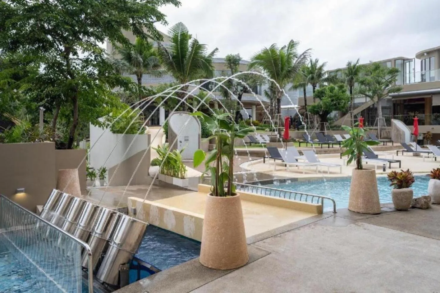 Swimming pool in Metadee Concept Hotel