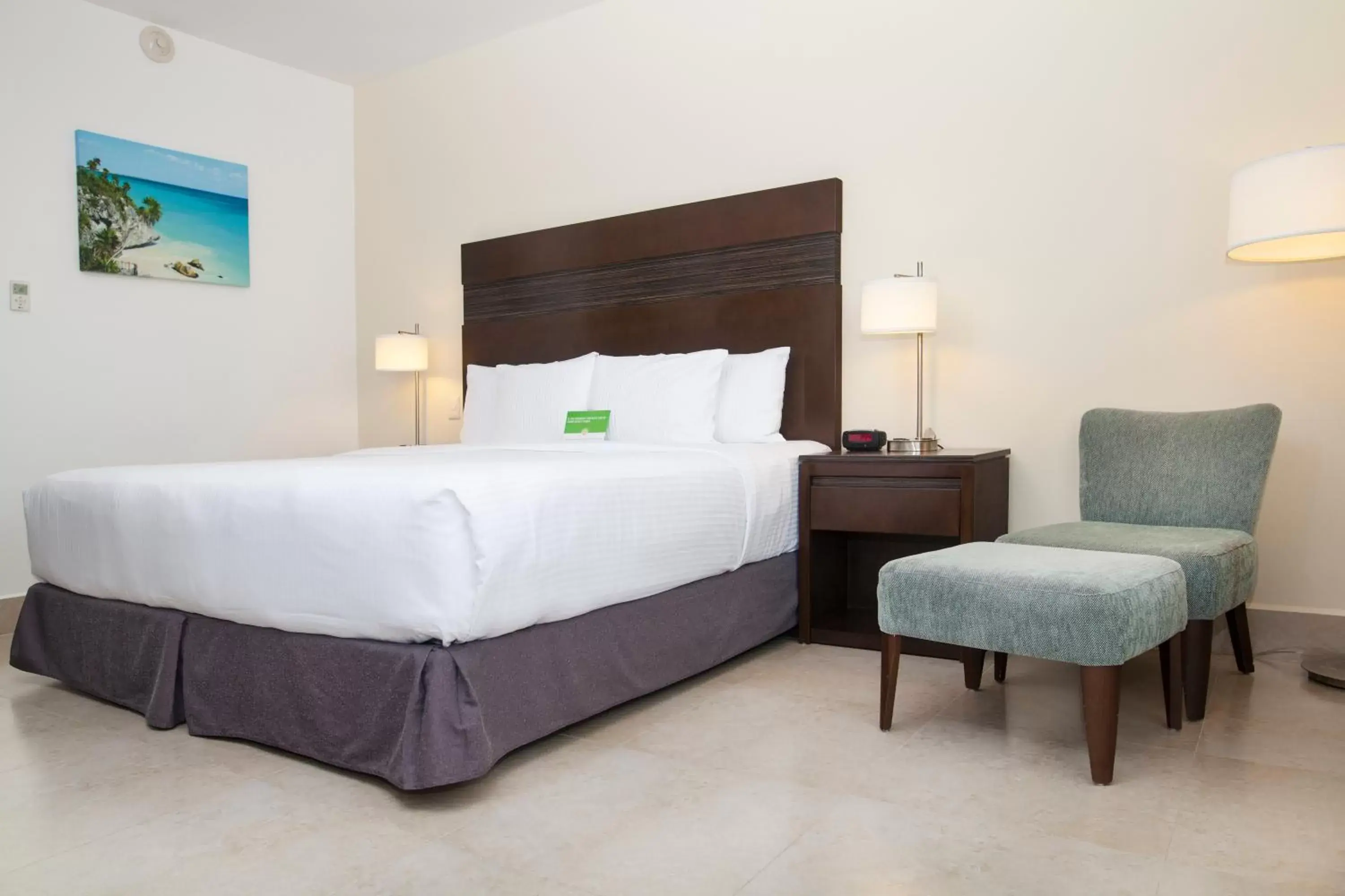 Bedroom, Bed in Wyndham Garden Cancun Downtown