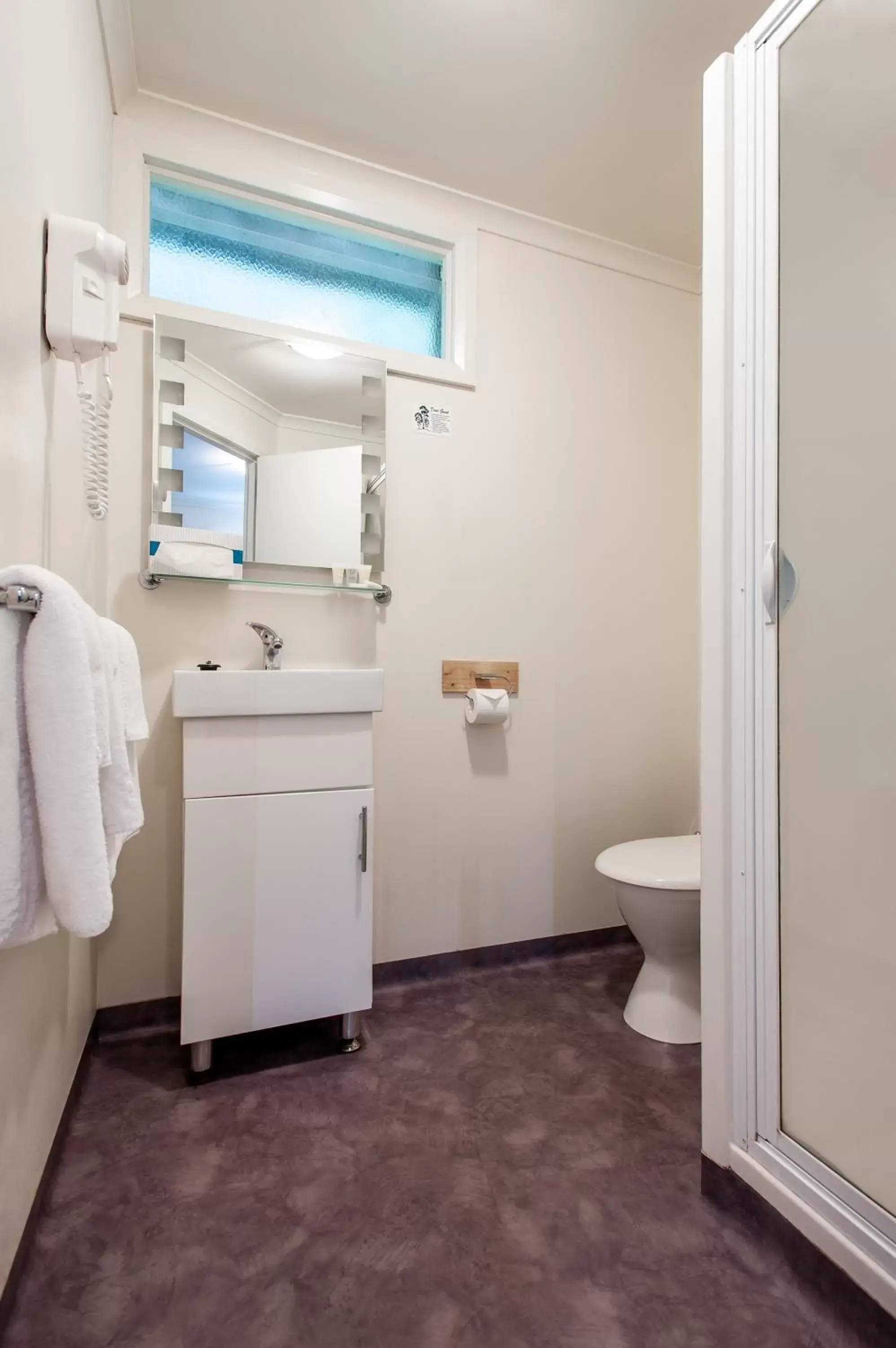 Bathroom in Silver Hills Motel