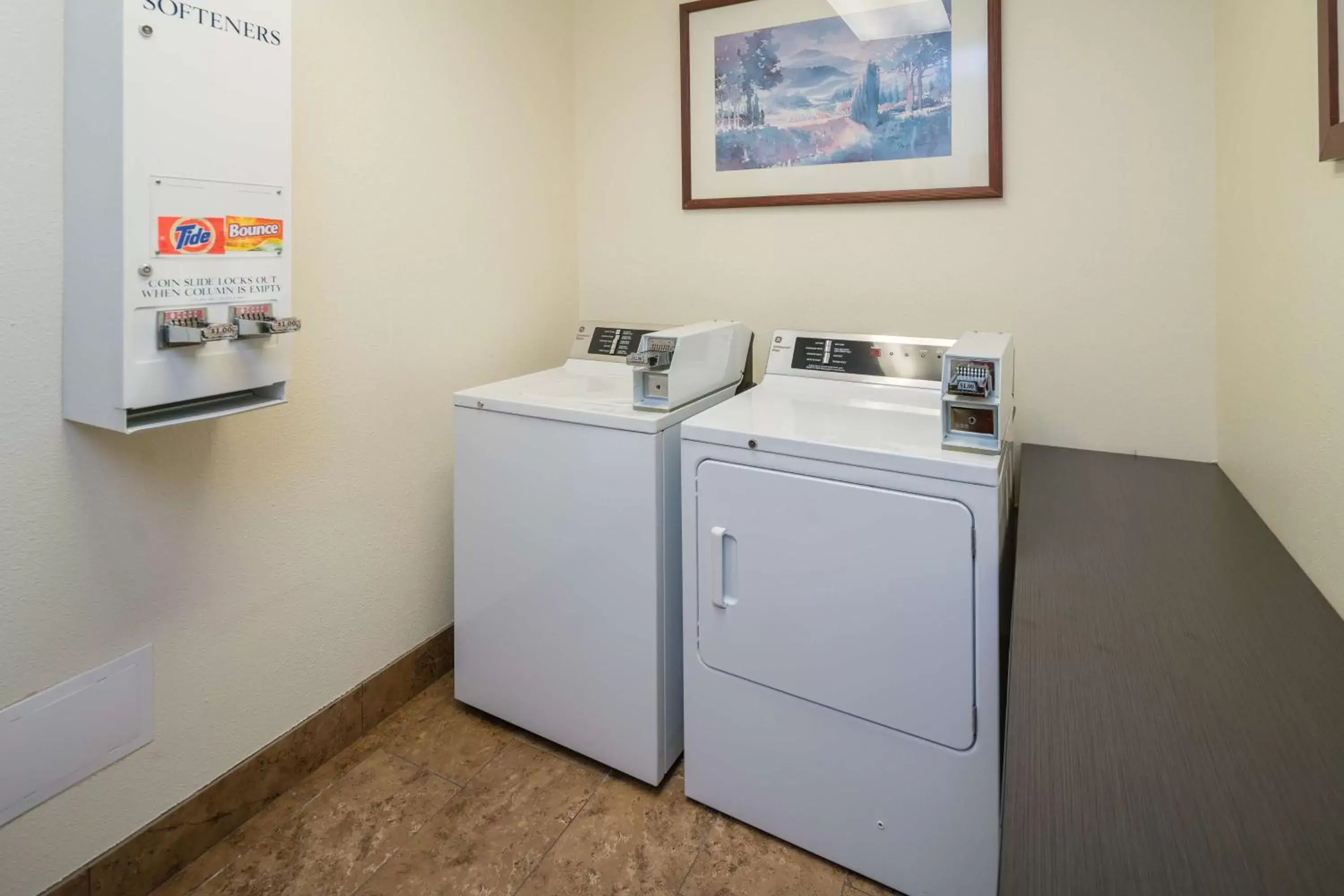 Property building, Kitchen/Kitchenette in Hampton Inn Livermore