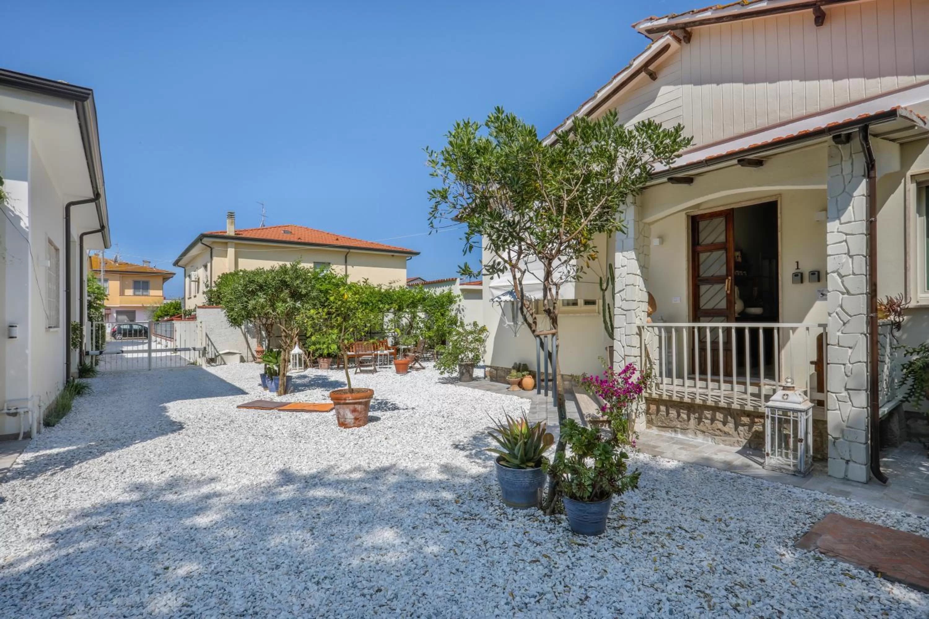 Property Building in I Levrieri b&b