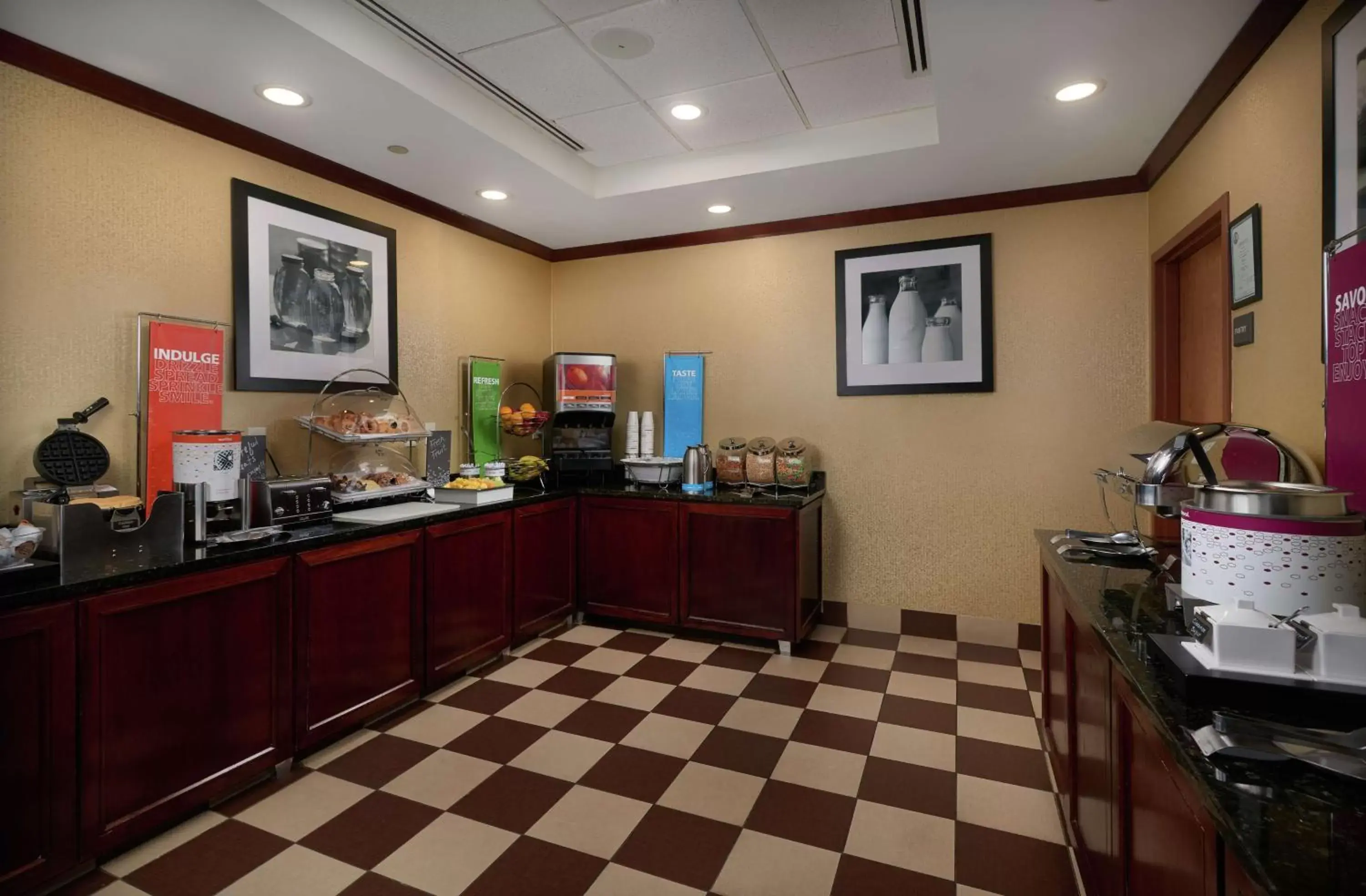Dining area, Restaurant/Places to Eat in Hampton Inn Newport News-Yorktown