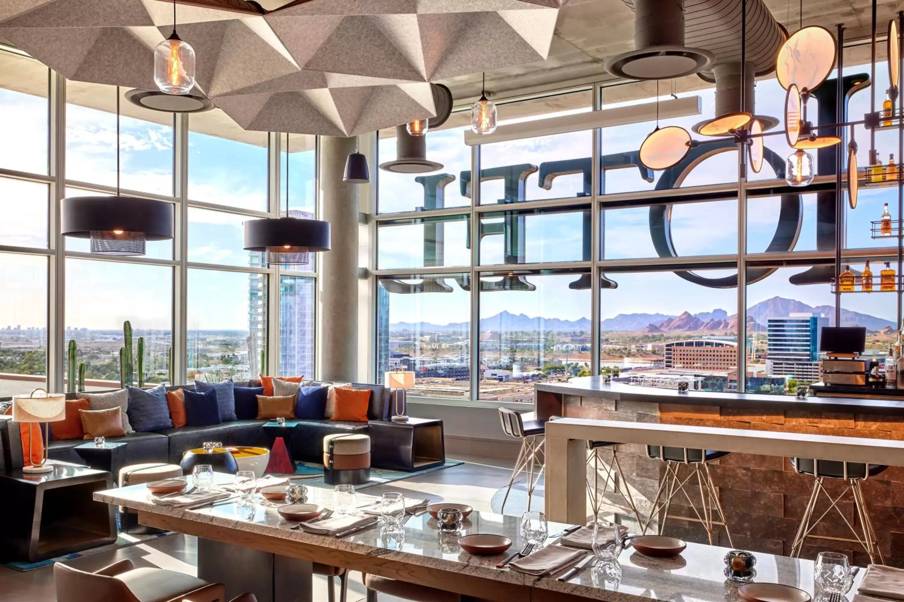 Restaurant/places to eat in Omni Tempe Hotel at ASU