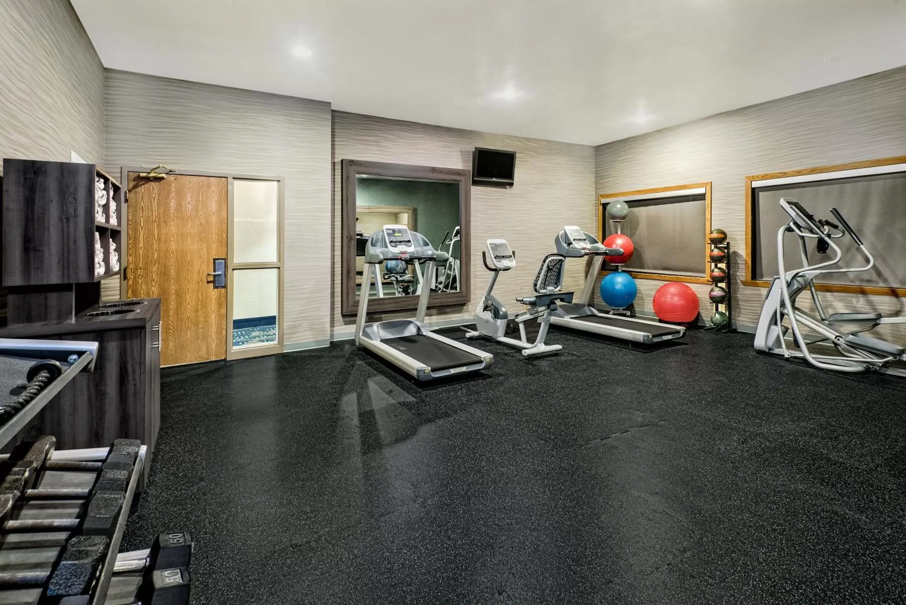 Spa and wellness centre/facilities, Fitness Center/Facilities in Holiday Inn Express Hotel and Suites Fort Worth/I-20