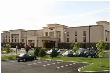 Property Building in Hampton Inn North Brunswick