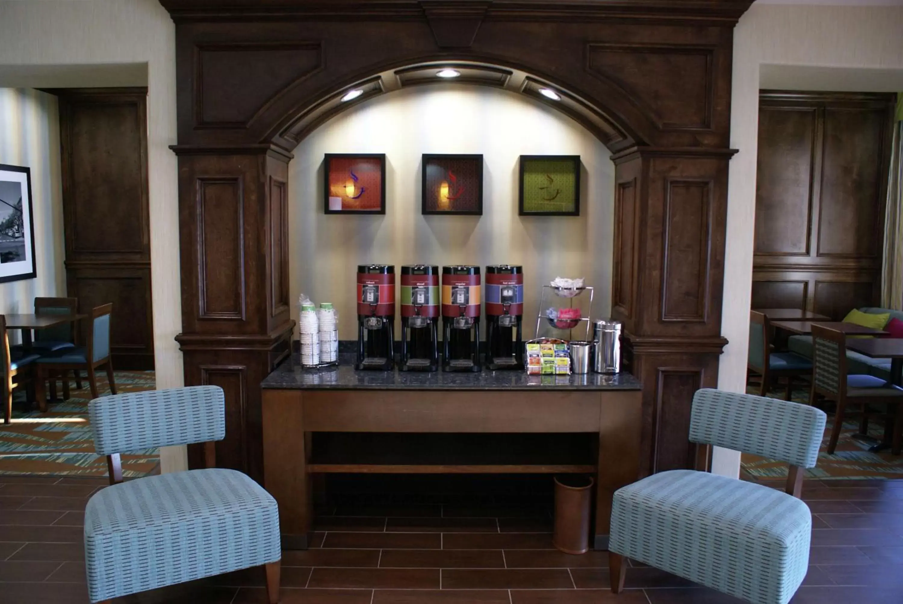 Lobby or reception, Lounge/Bar in Hampton Inn & Suites Center