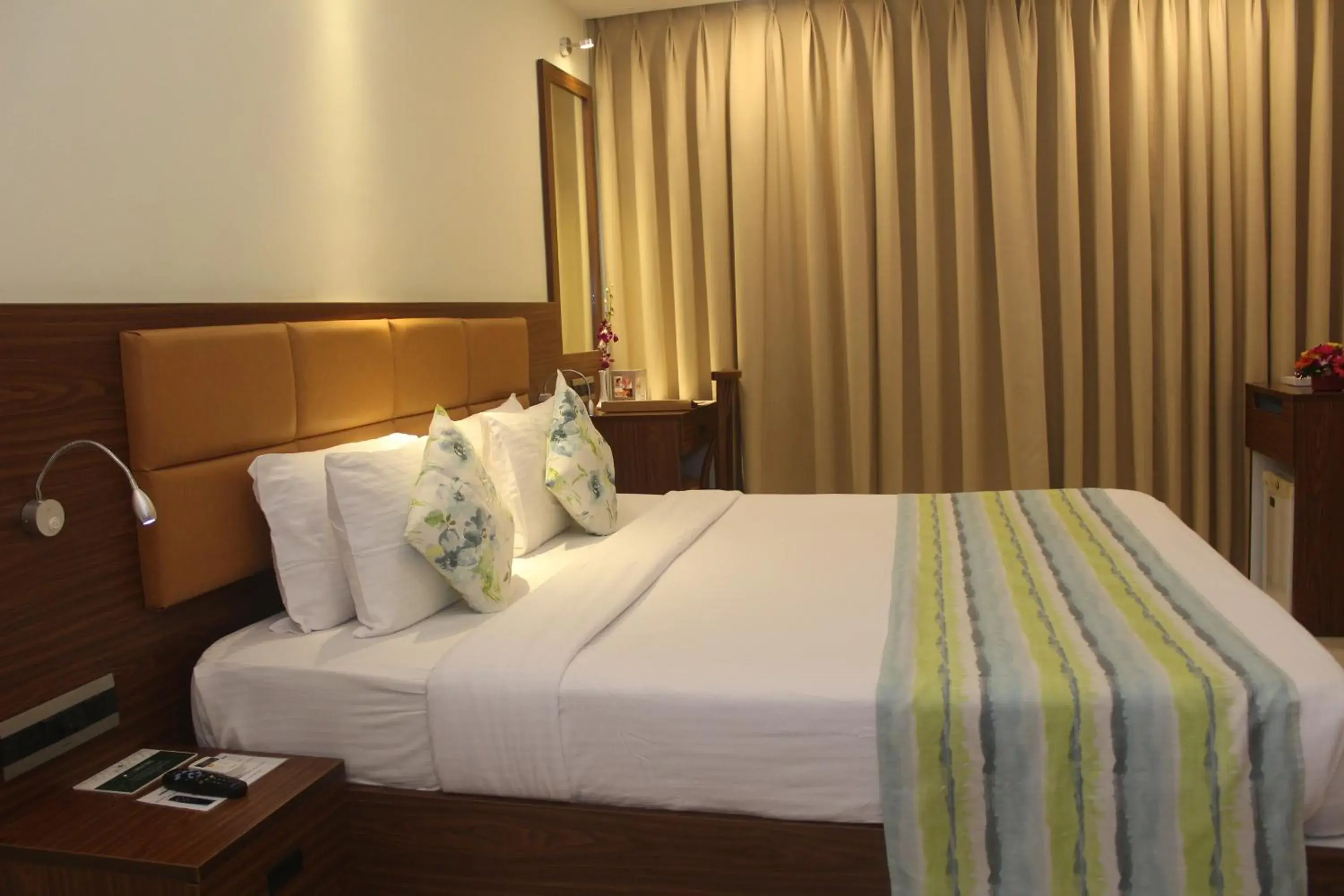 Bedroom, Bed in Quality Inn Ocean Palms Goa