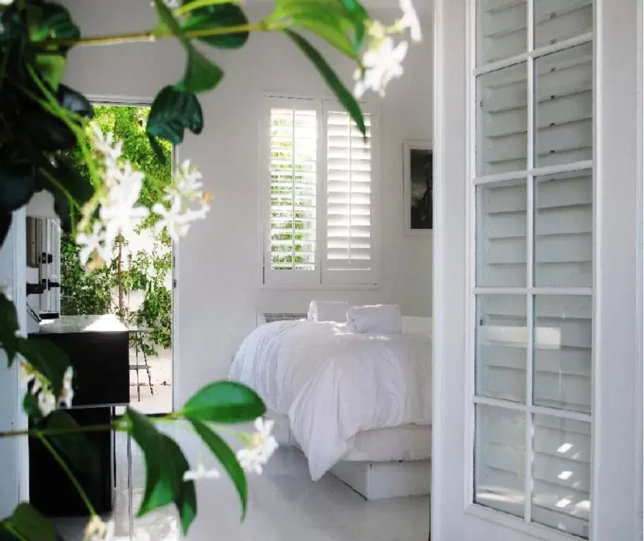 Day, Bed in Alcazar Palm Springs Day, Bed in Alcazar Palm Springs