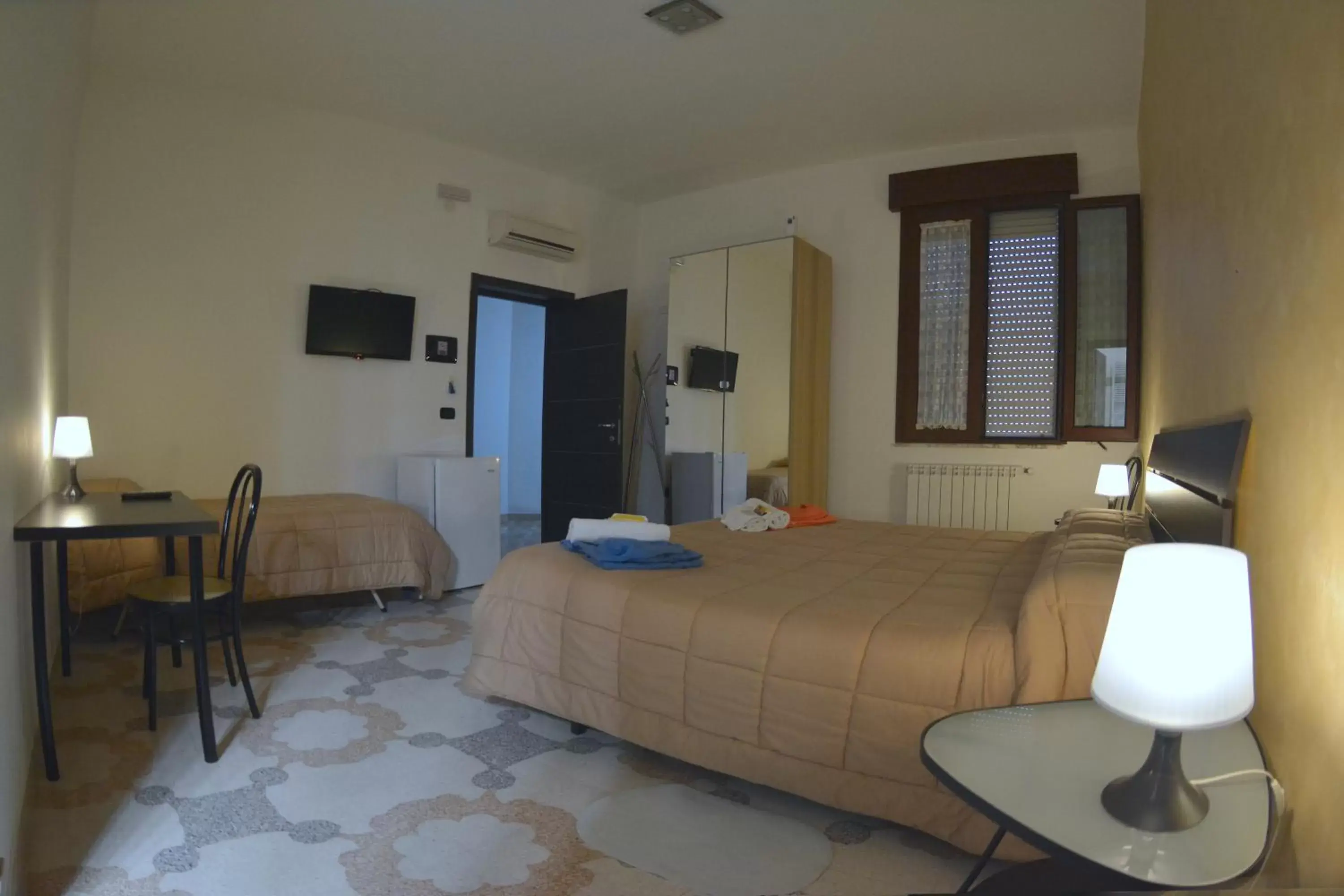 Photo of the whole room, Bed in Bed & breakfast "MAZZINI"