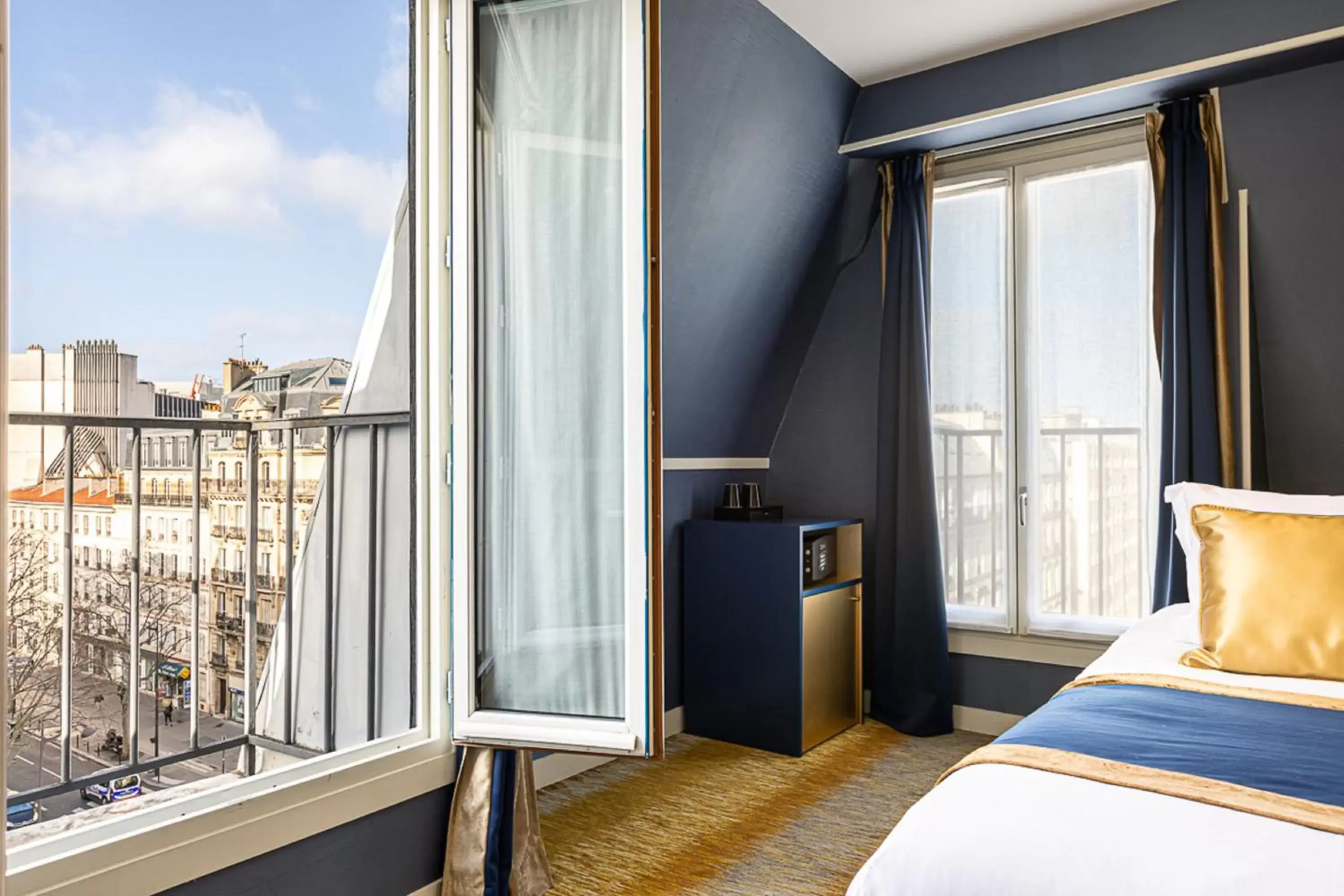 Bedroom, Bed in Trianon Gare de Lyon