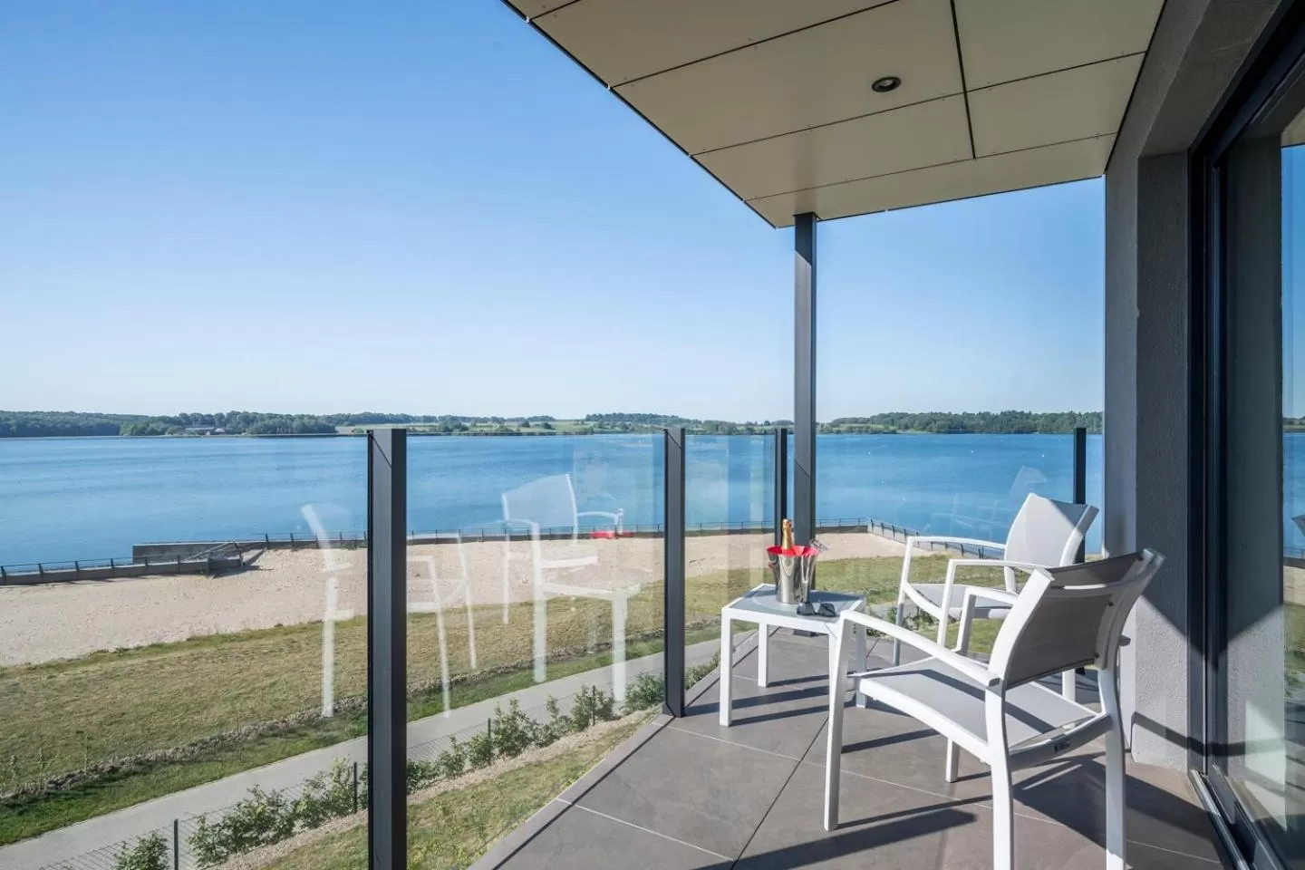 Balcony/Terrace in Golden Lakes Hotel