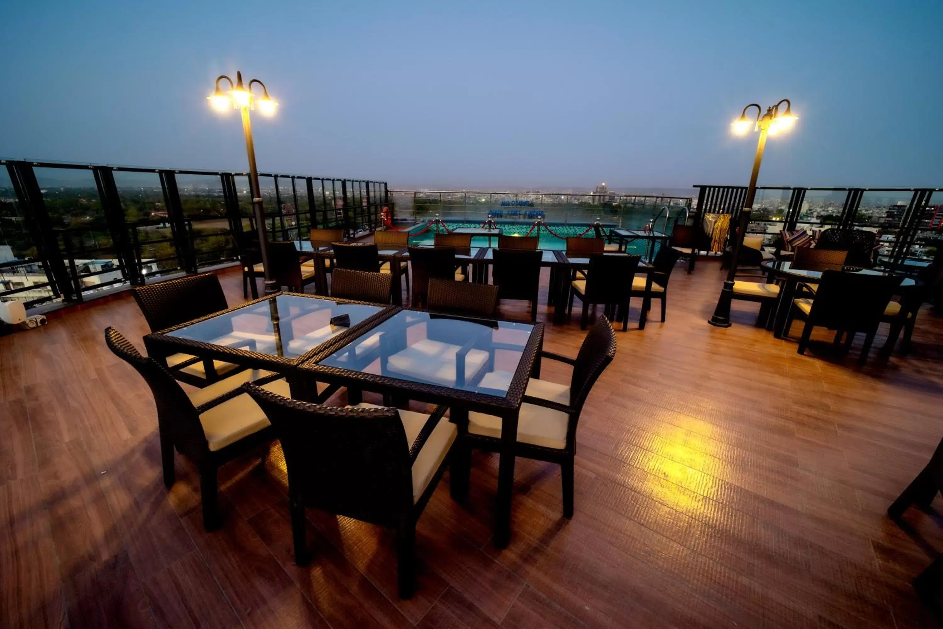 Restaurant/Places to Eat in Sarovar Portico Jaipur