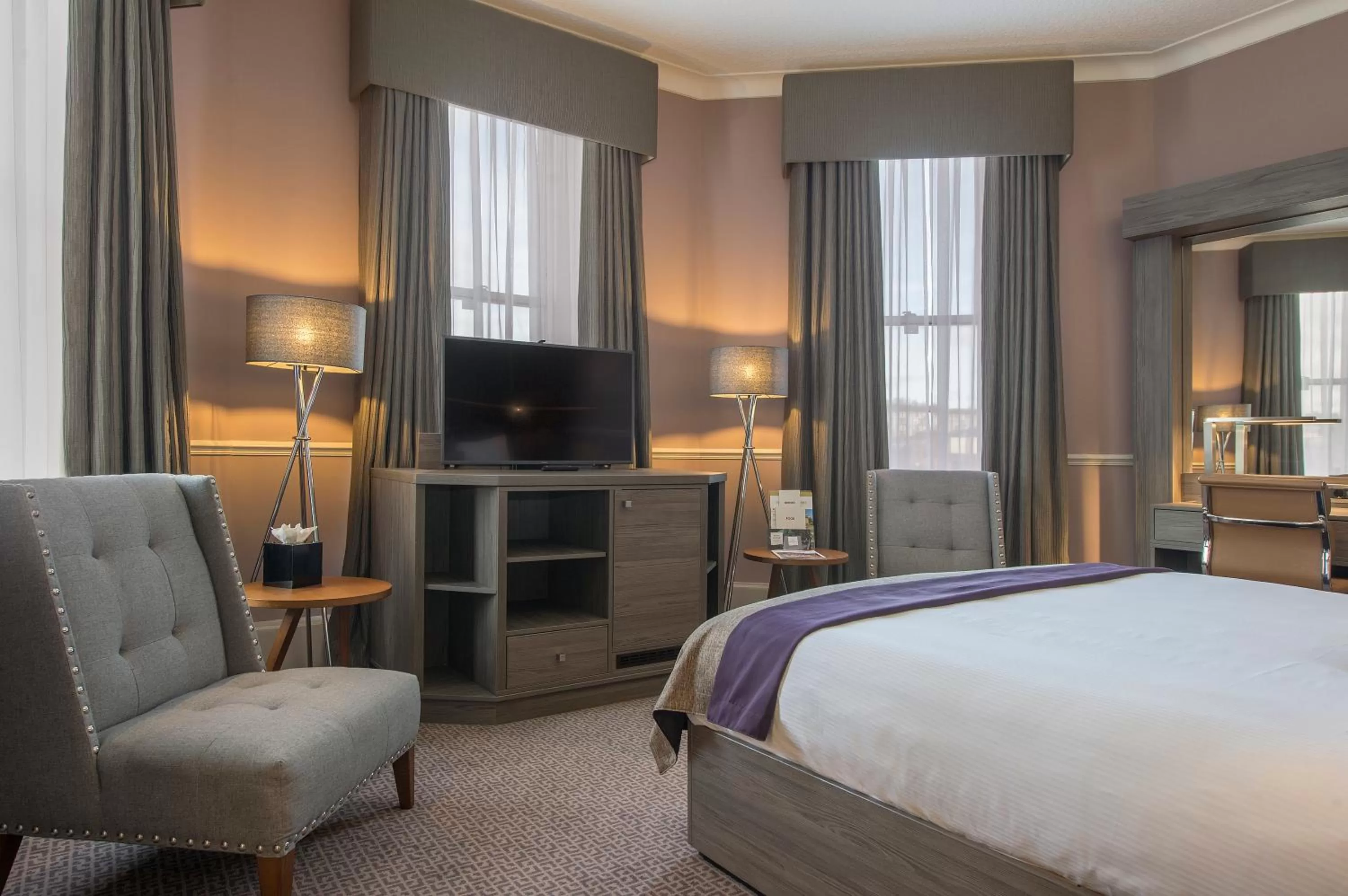 Bedroom, Bed in Crowne Plaza - Sheffield by IHG