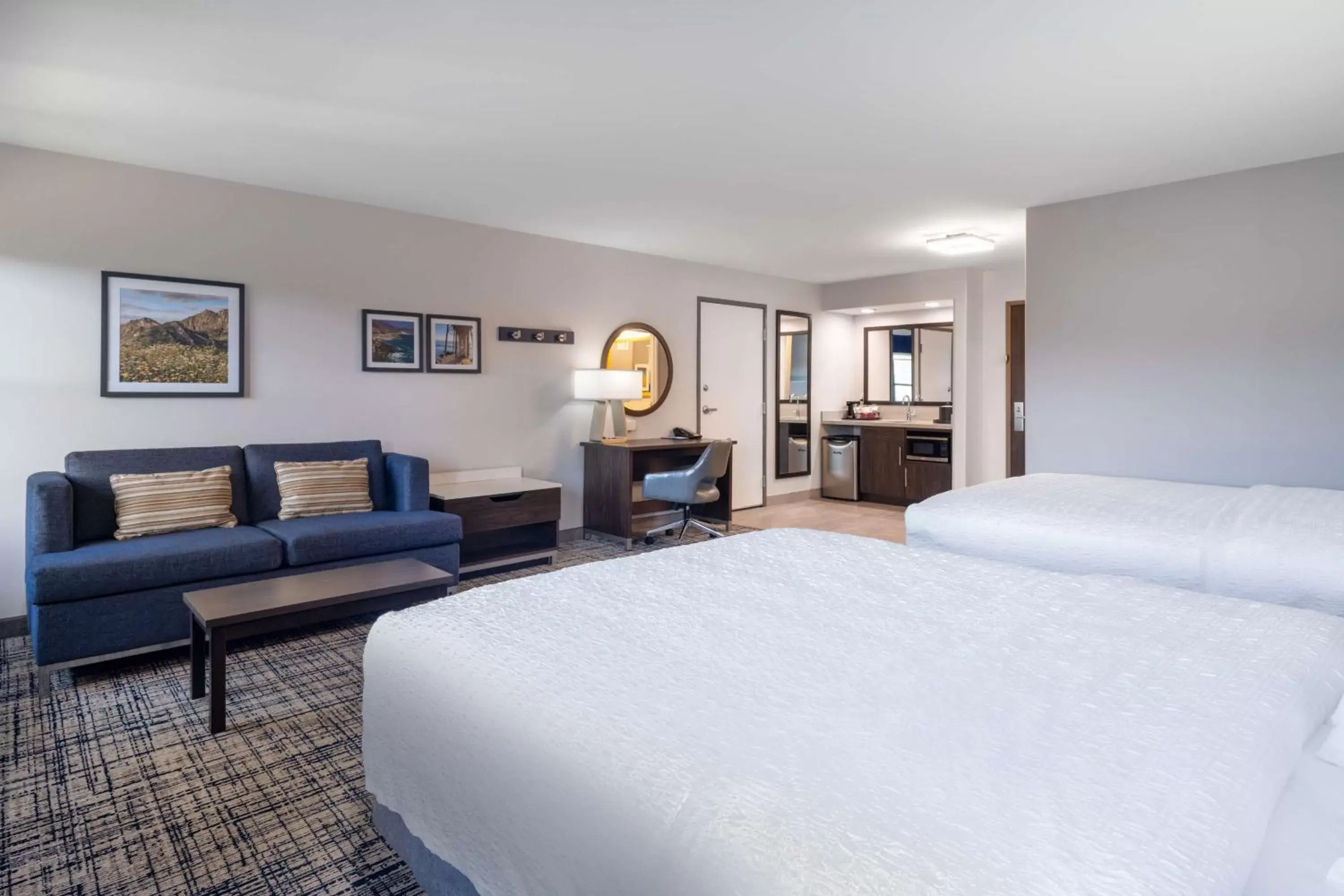 Bedroom in Hampton Inn & Suites Agoura Hills