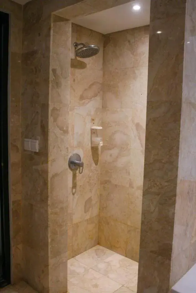 Shower, Bathroom in Dekuta