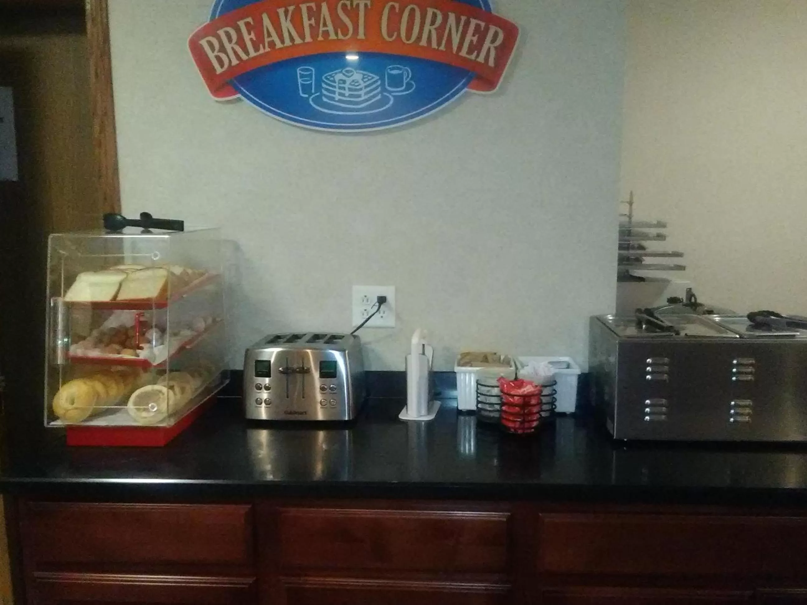 Dining area in Baymont by Wyndham Battle Creek Downtown