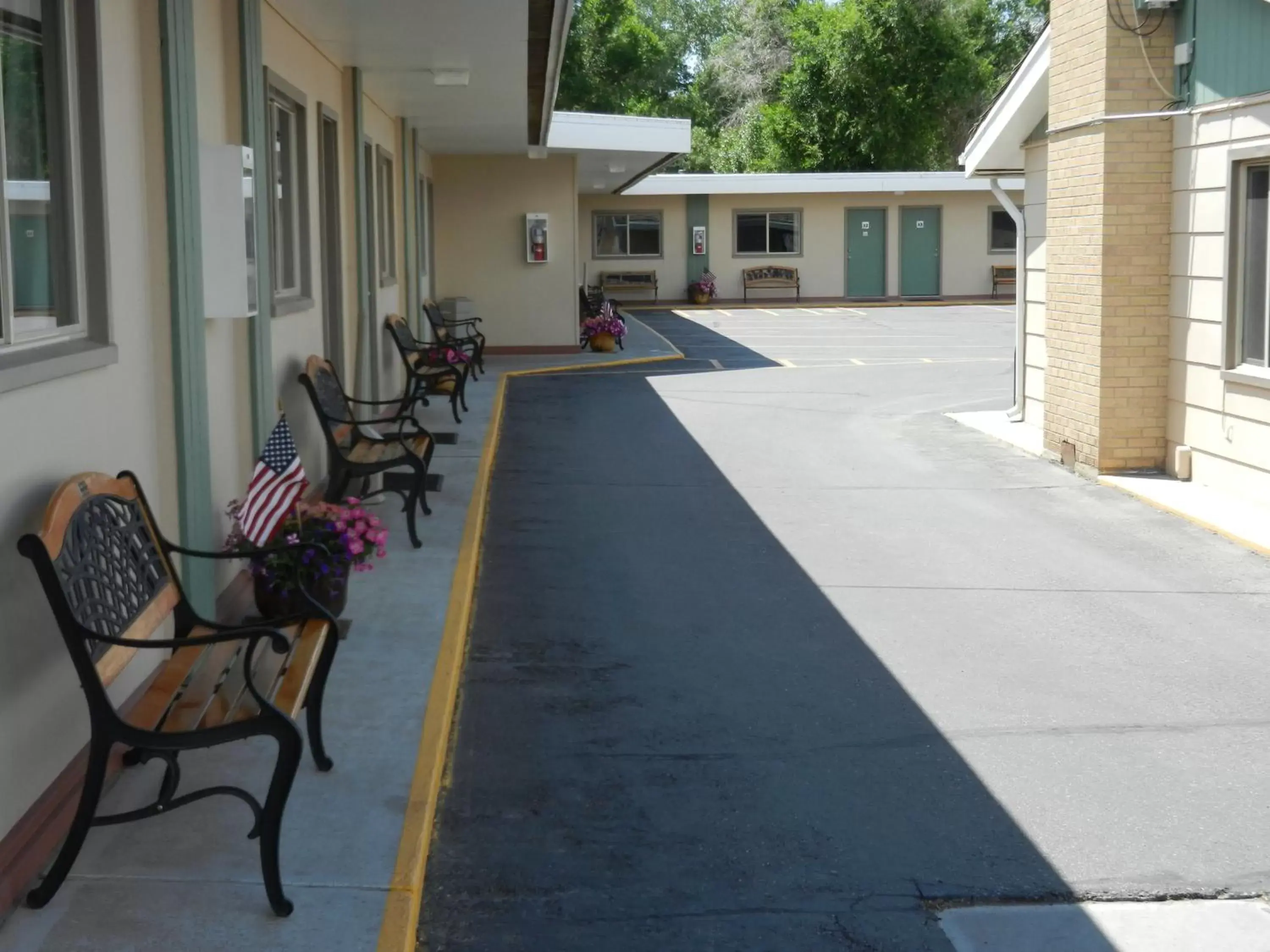 Area and facilities in Paintbrush Motel