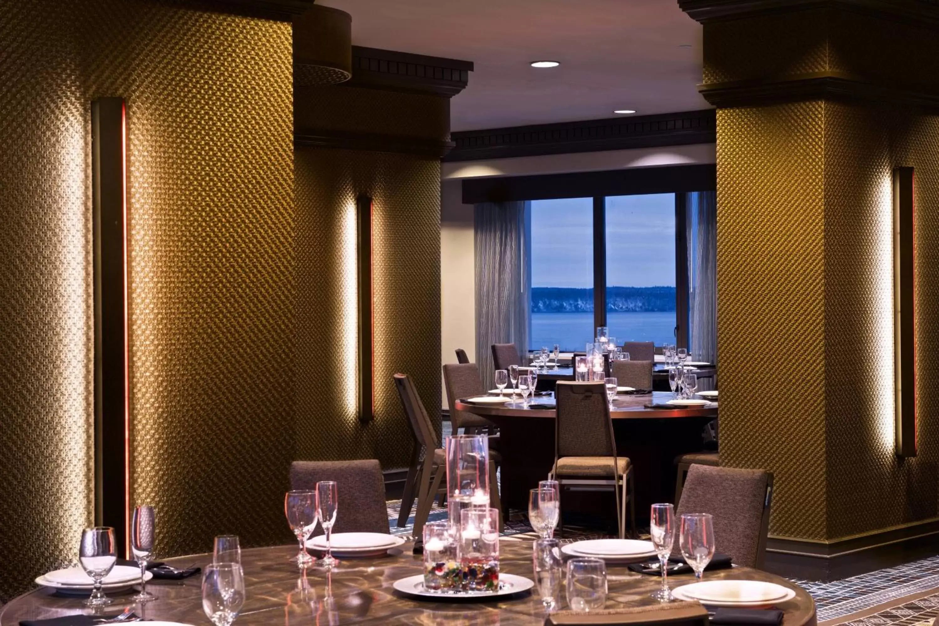 Meeting/conference room, Restaurant/Places to Eat in Sheraton Anchorage Hotel