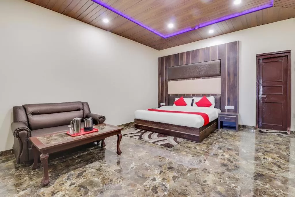 Bedroom, Bed in Hotel Himdhara, Dalhousie