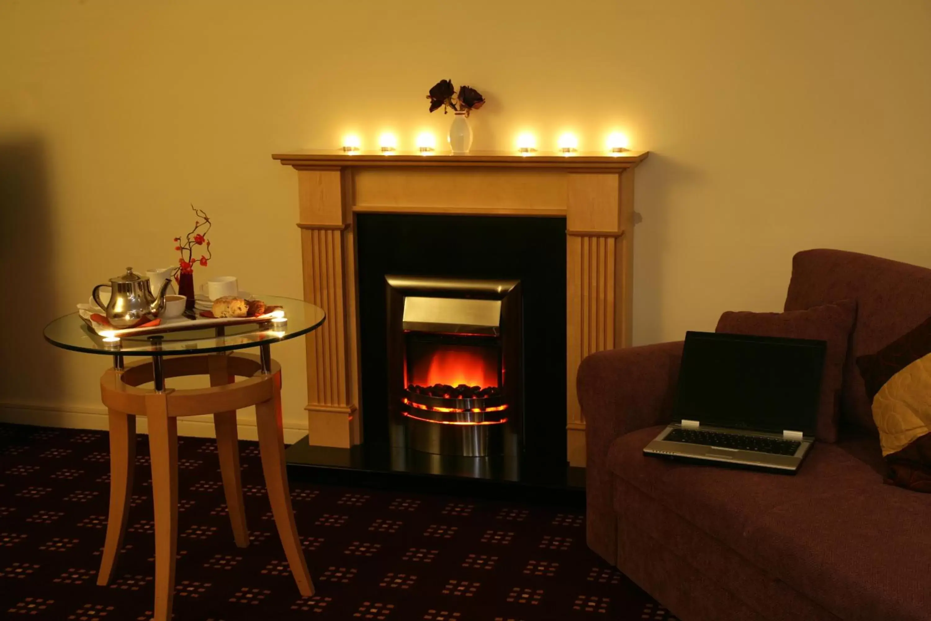 Lounge or bar, TV/Entertainment Center in Bush Hotel