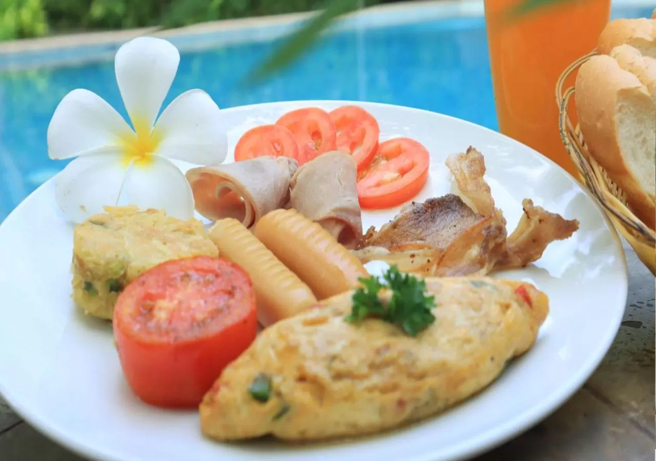 Breakfast, Food in Ladear Privilege Rooms