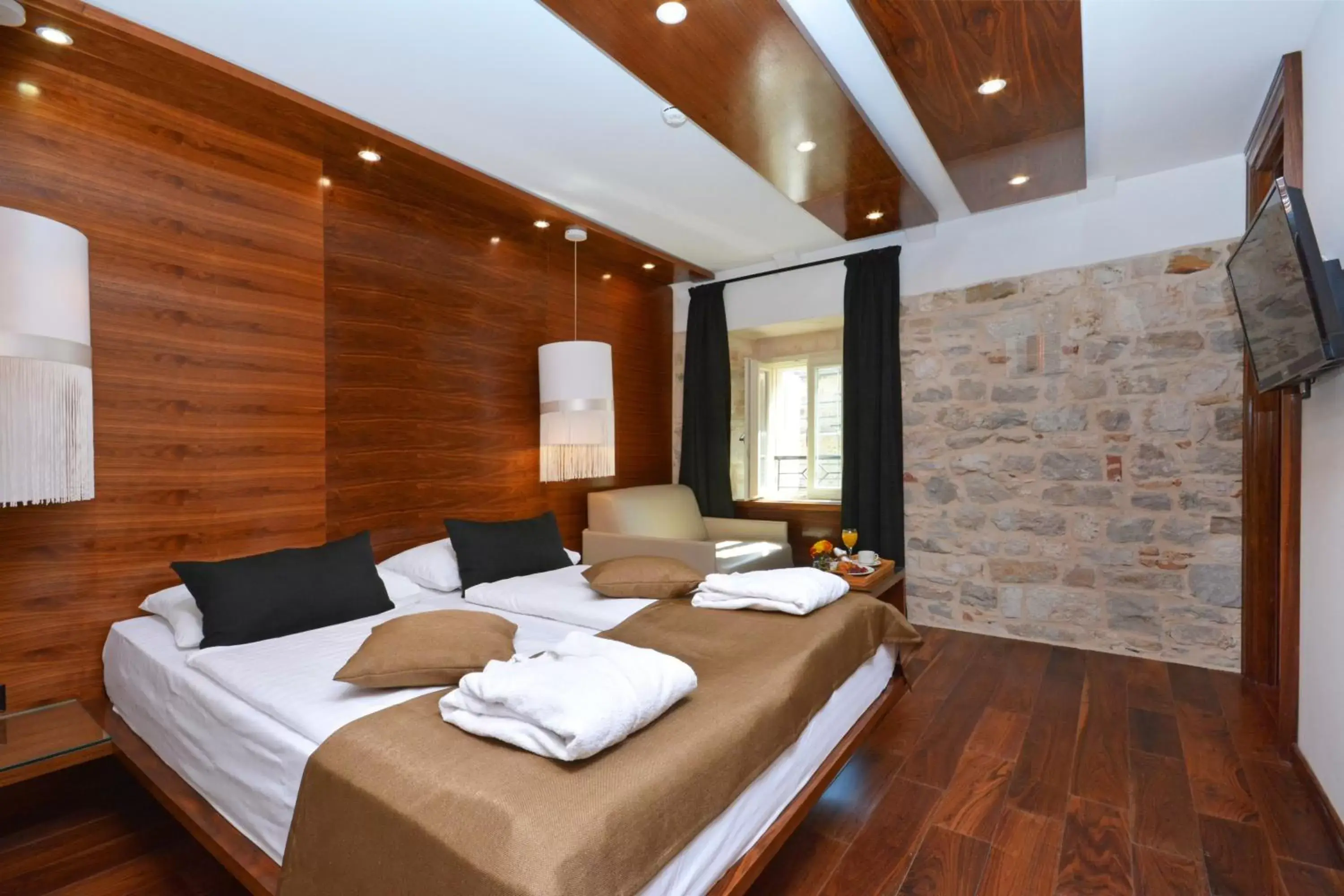 Bedroom, Bed in Jupiter Luxury Hotel