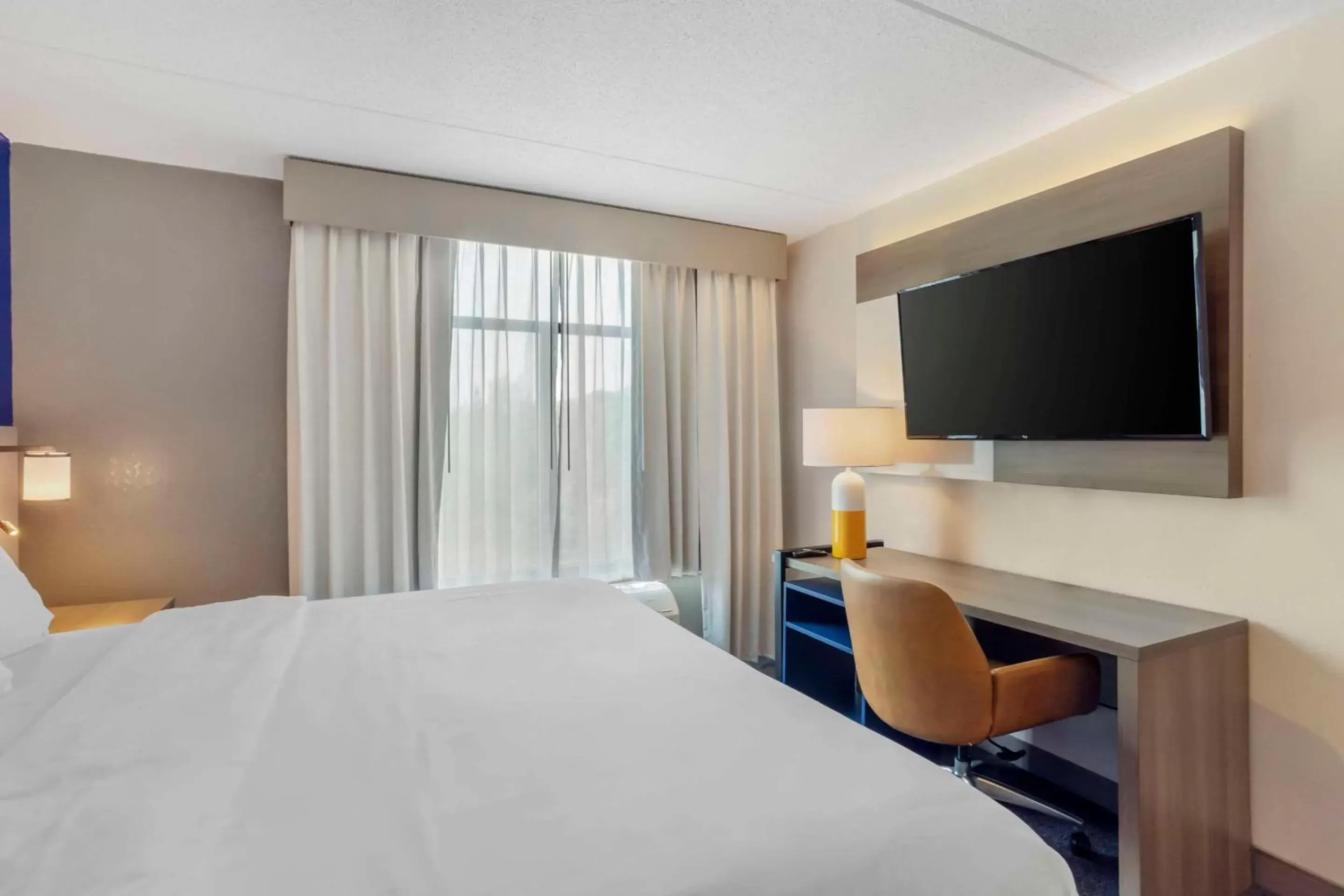 Bedroom, Bed in Comfort Inn & Suites Voorhees-Mt Laurel Bedroom, Bed in Comfort Inn & Suites Voorhees-Mt Laurel