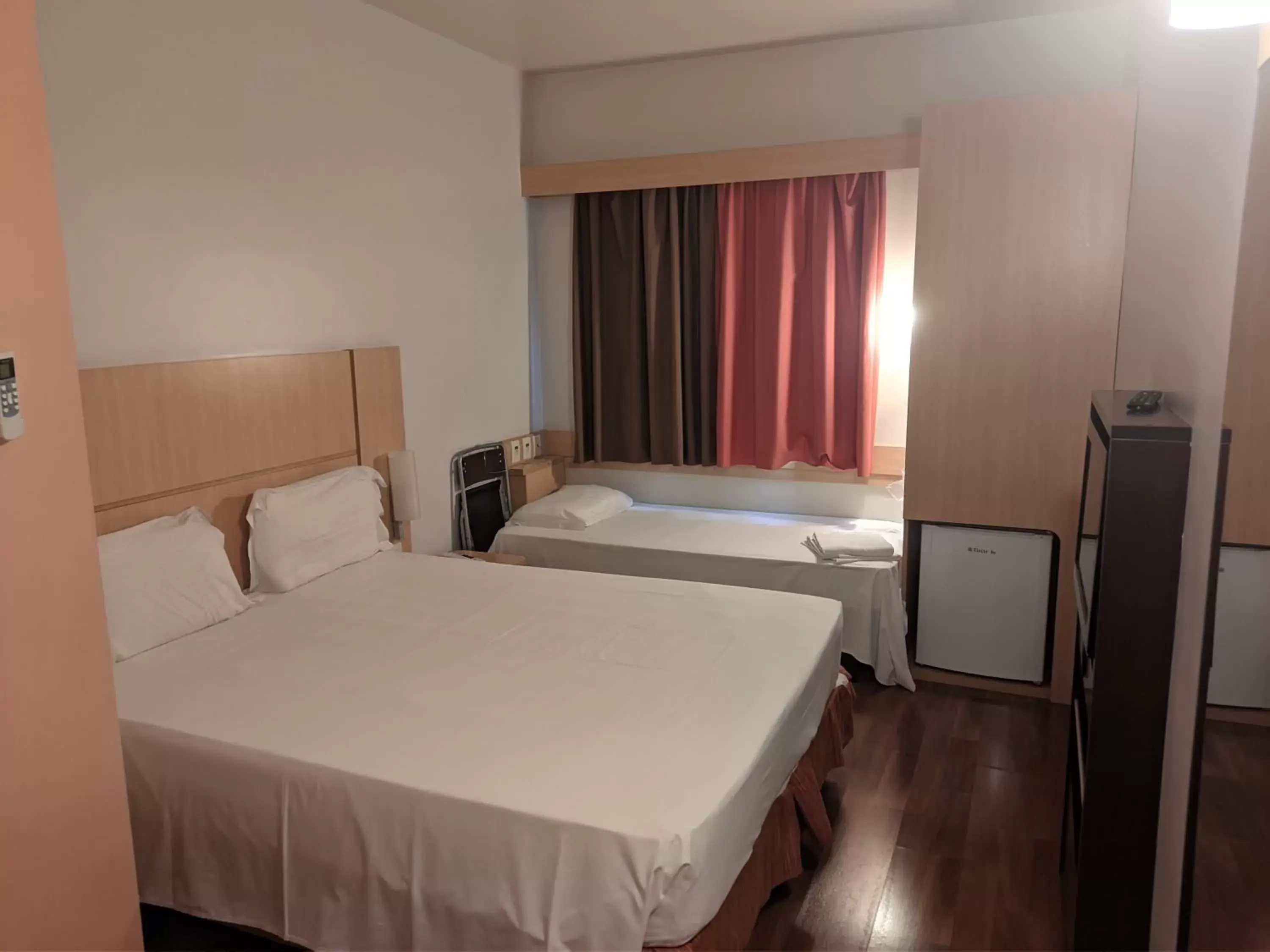 Bedroom, Bed in ibis Montes Claros Shopping