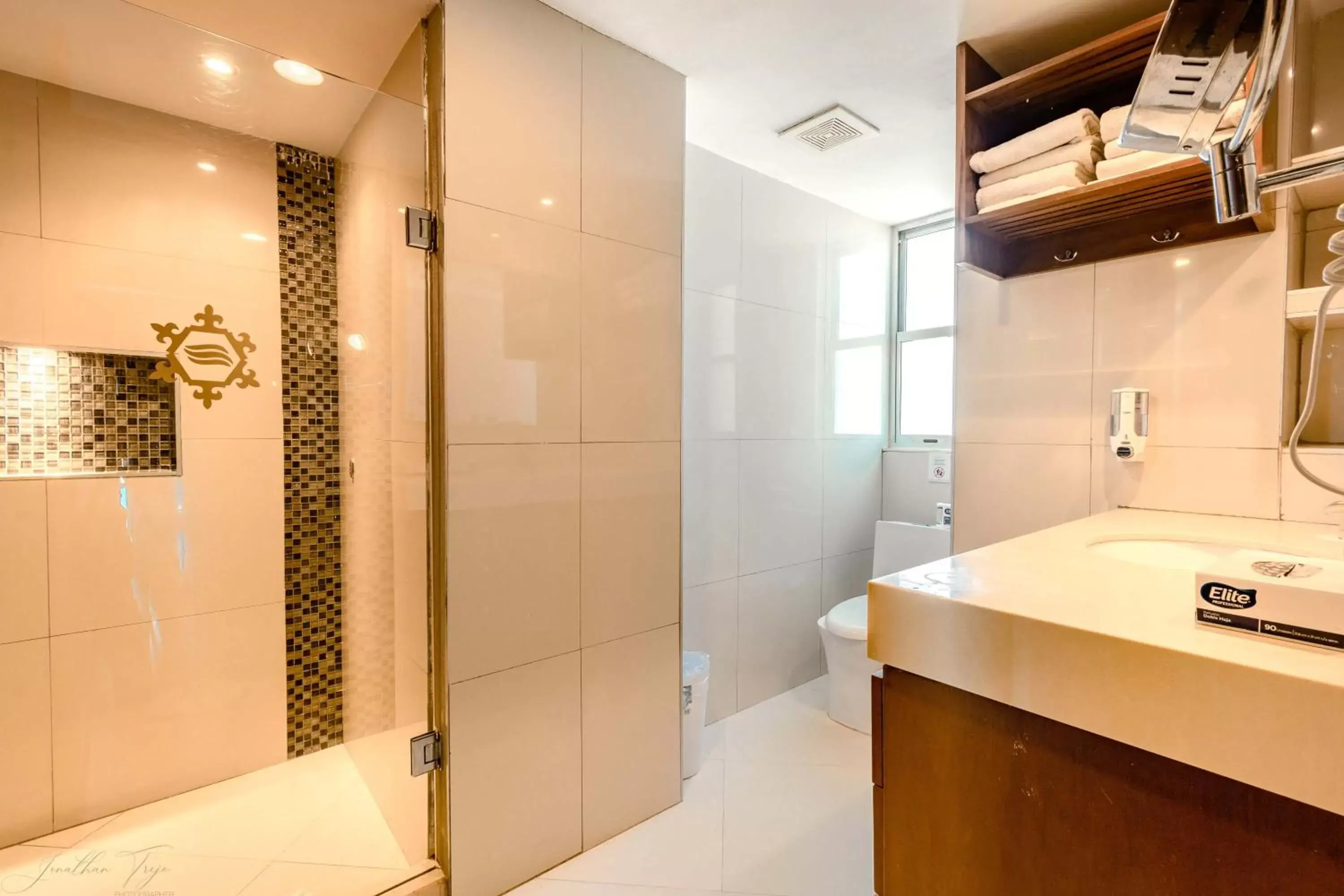 Bathroom in Ocean Dream Cancun by GuruHotel