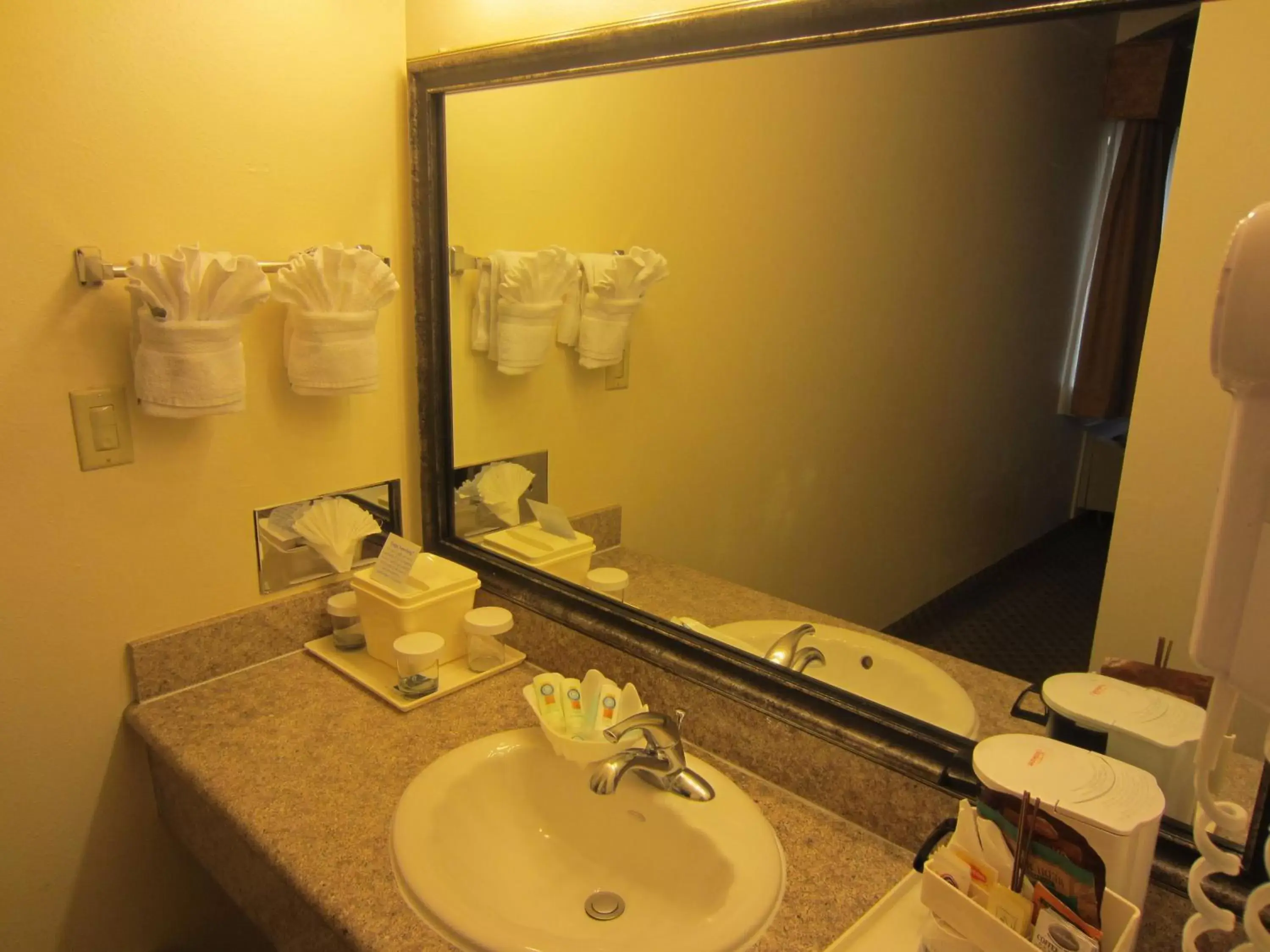 Bathroom in Arbor Inn Monterey