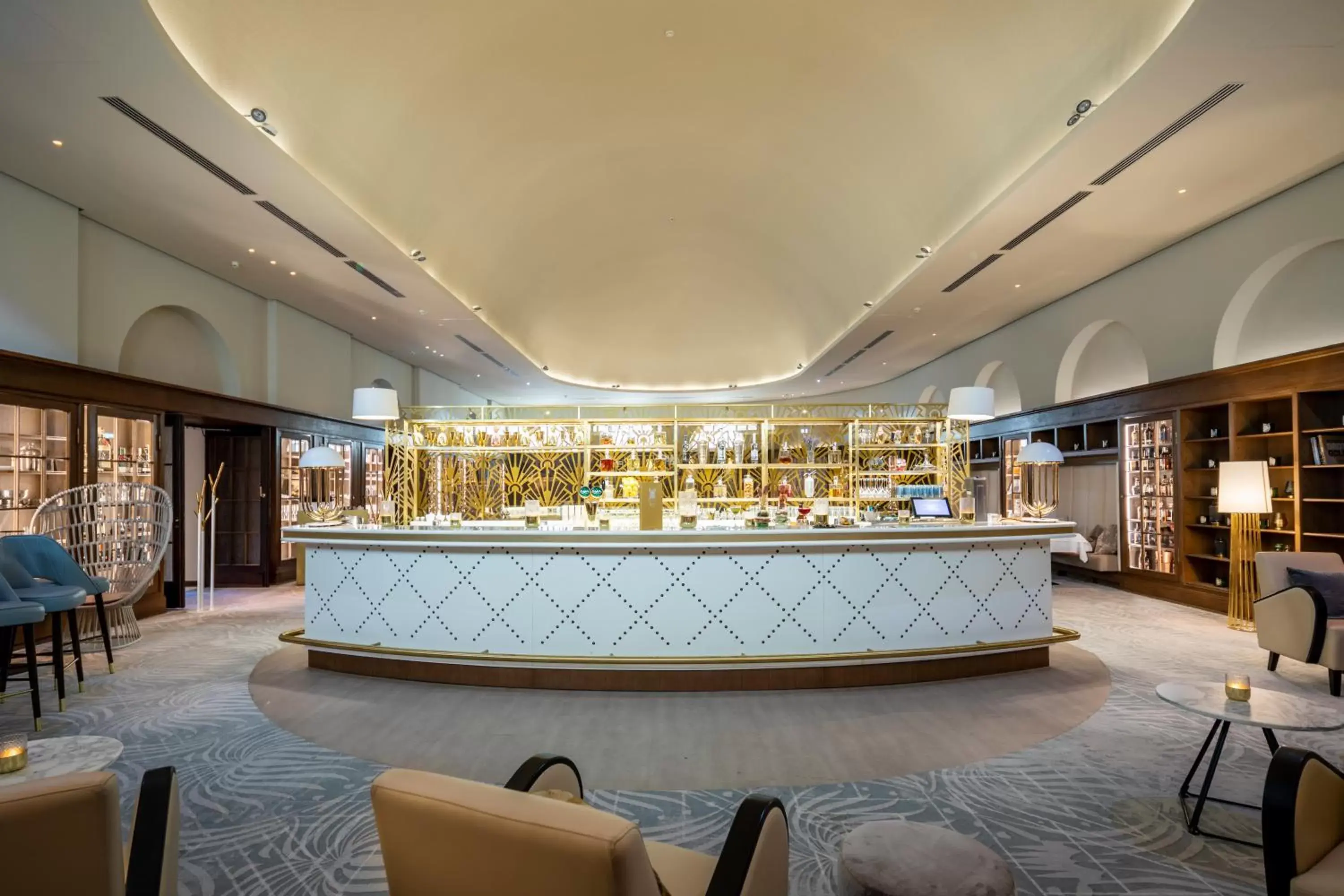 Lounge or bar in Fraser Suites Hamburg Lounge or bar in Fraser Suites Hamburg