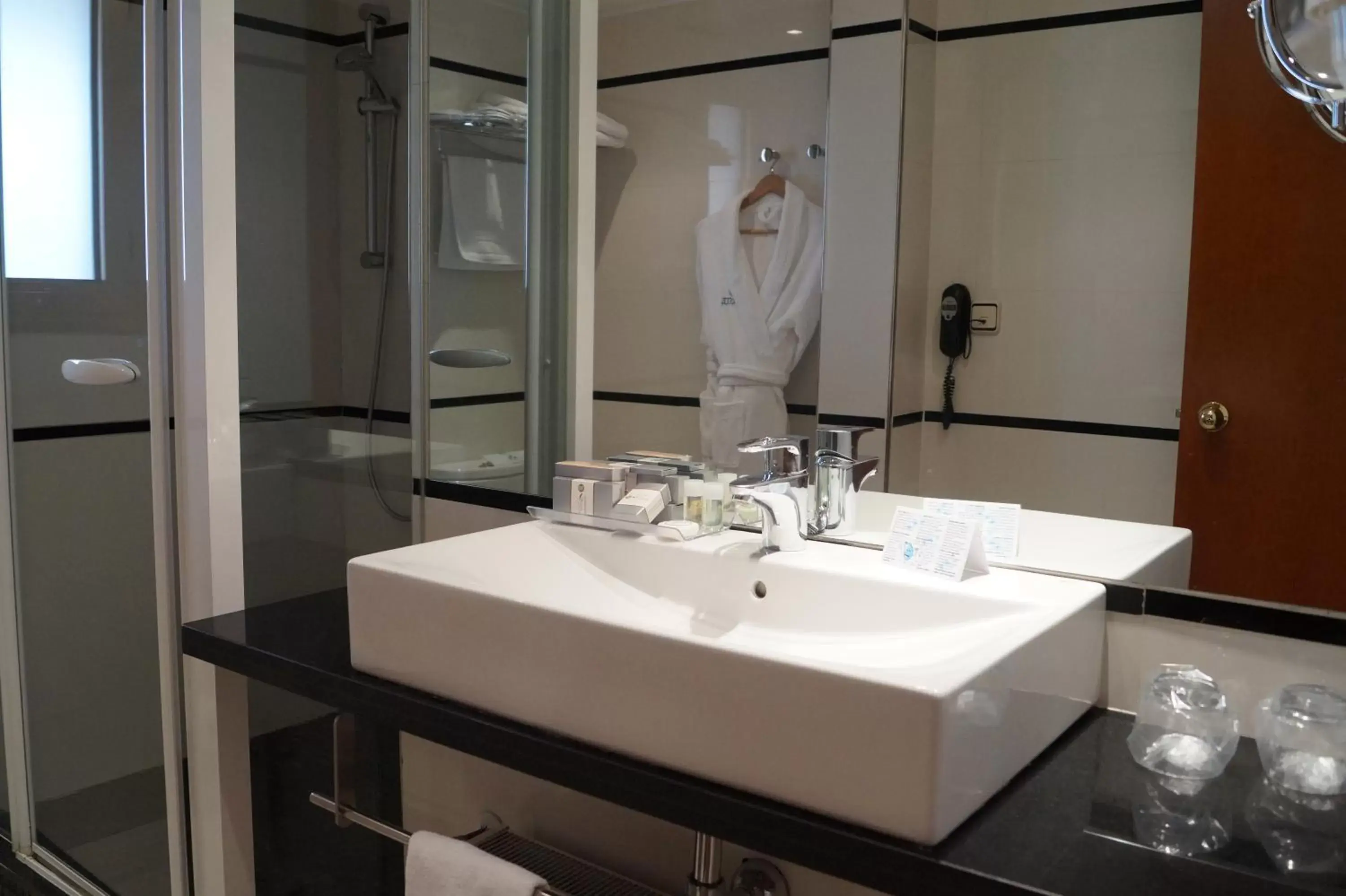 Bathroom in Best Western Premier Hotel Dante