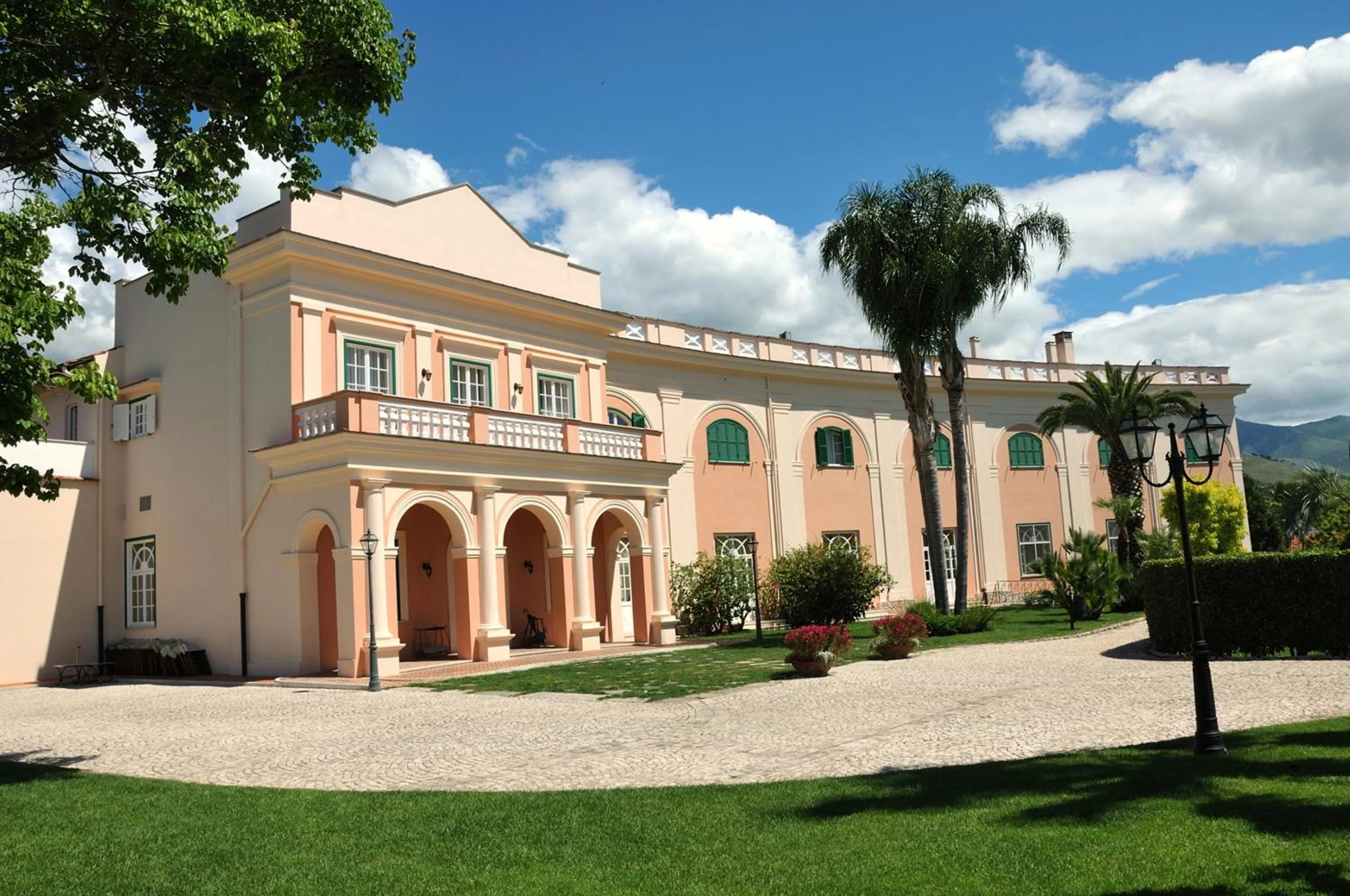 Property building in Villa Irlanda Grand Hotel