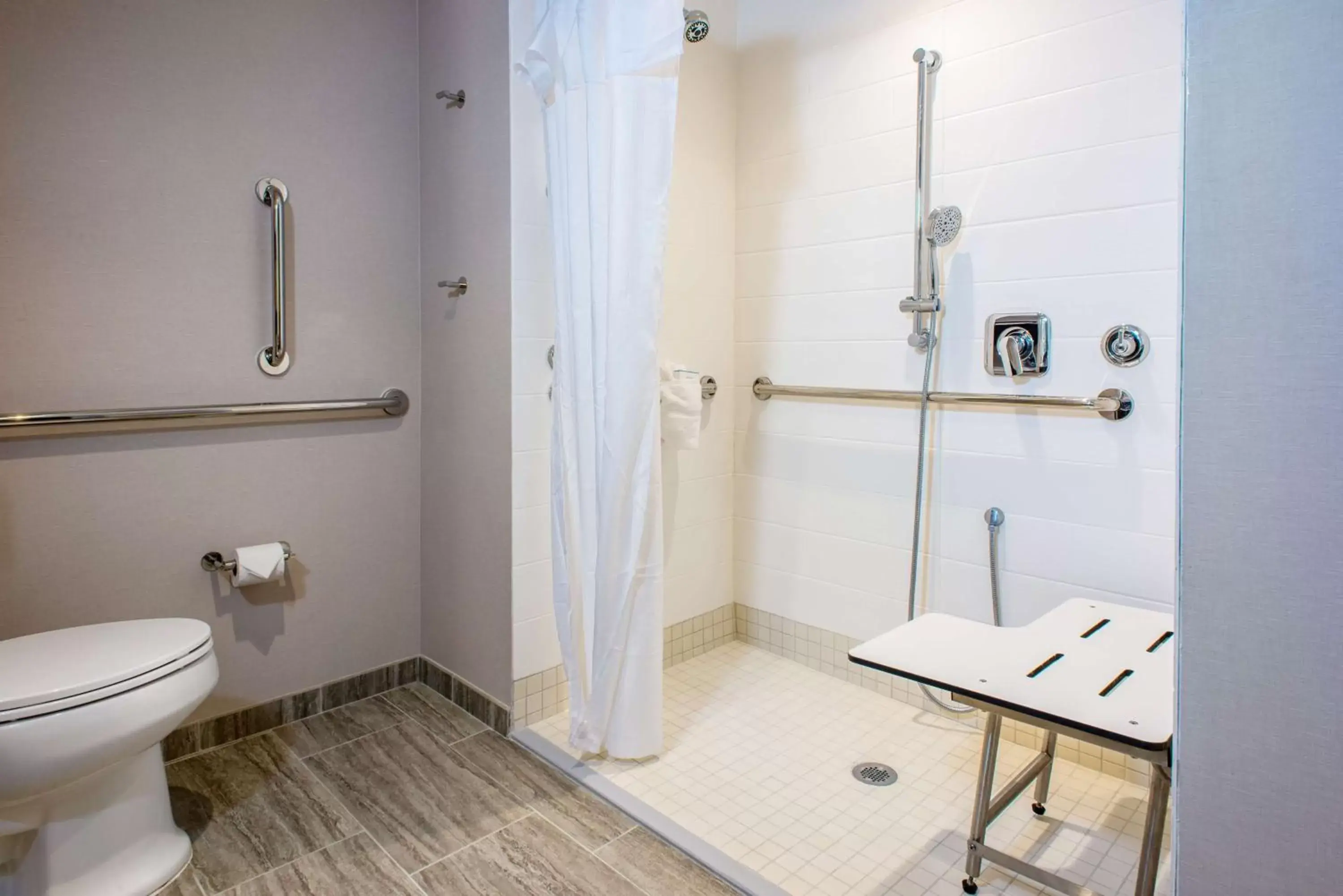 Bathroom in Hilton Garden Inn Memphis East/Germantown, Tn