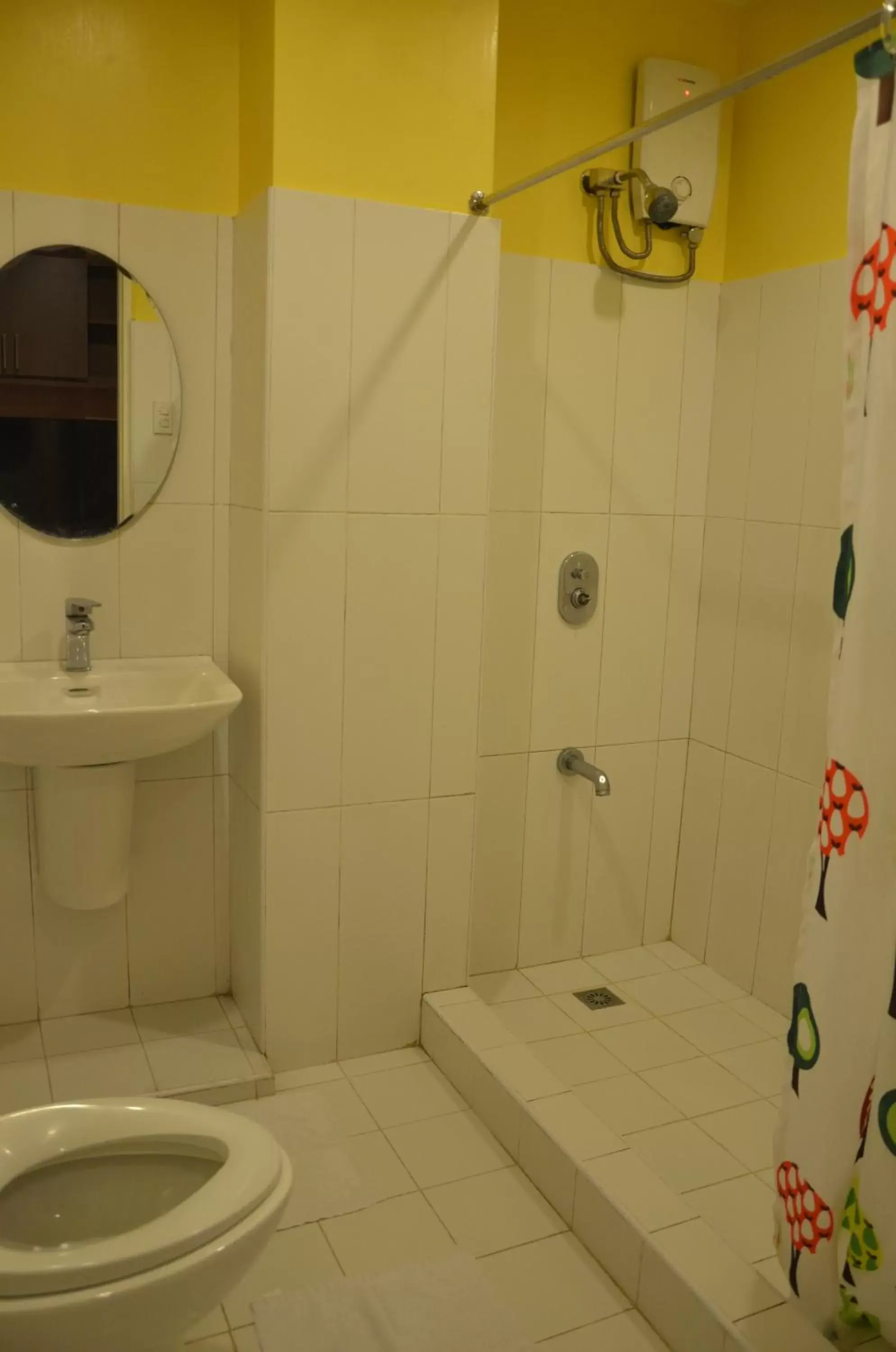 Shower, Bathroom in RL Veranda Suite