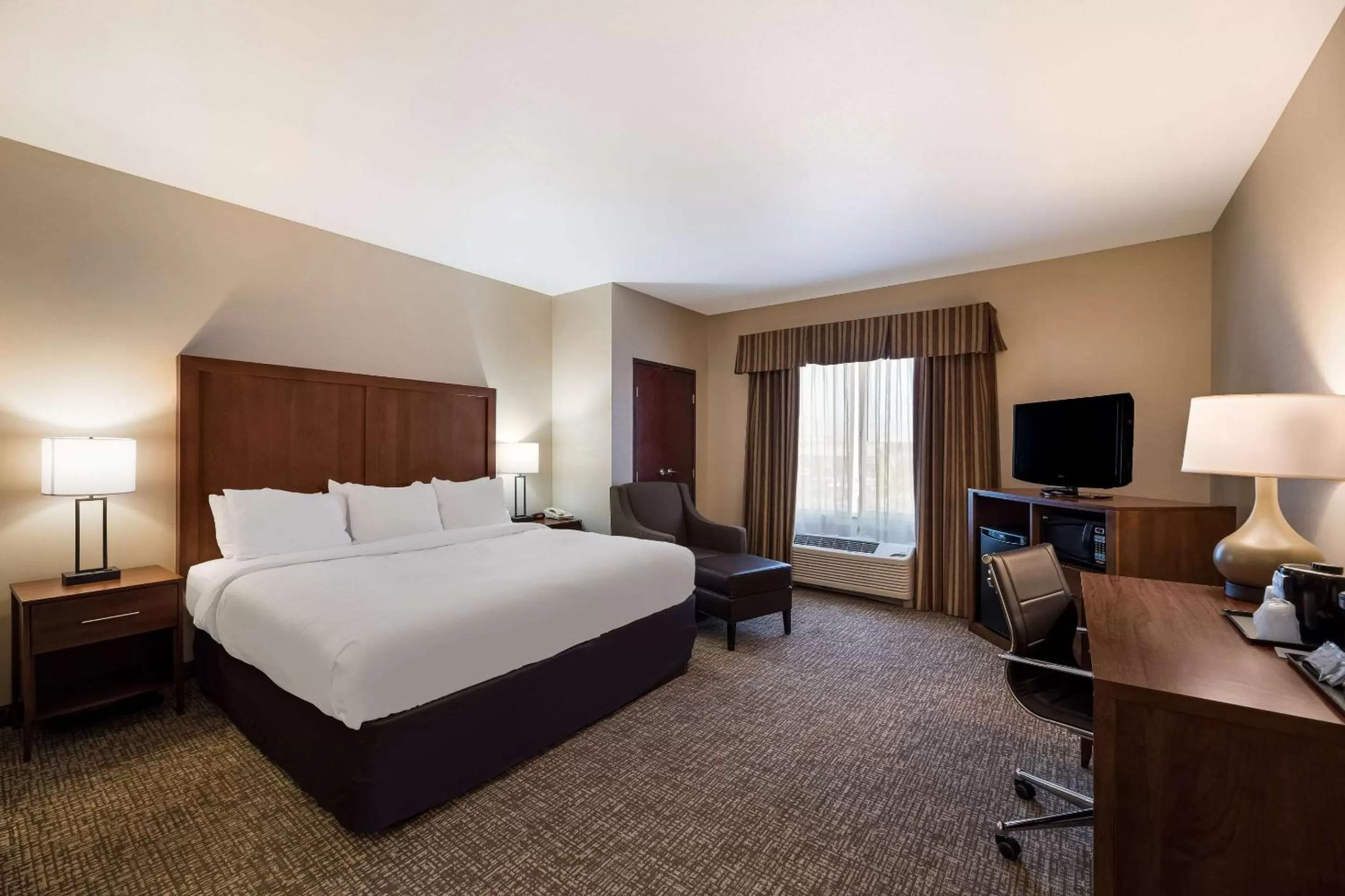 Bedroom, Bed in Comfort Inn & Suites Las Vegas - Nellis