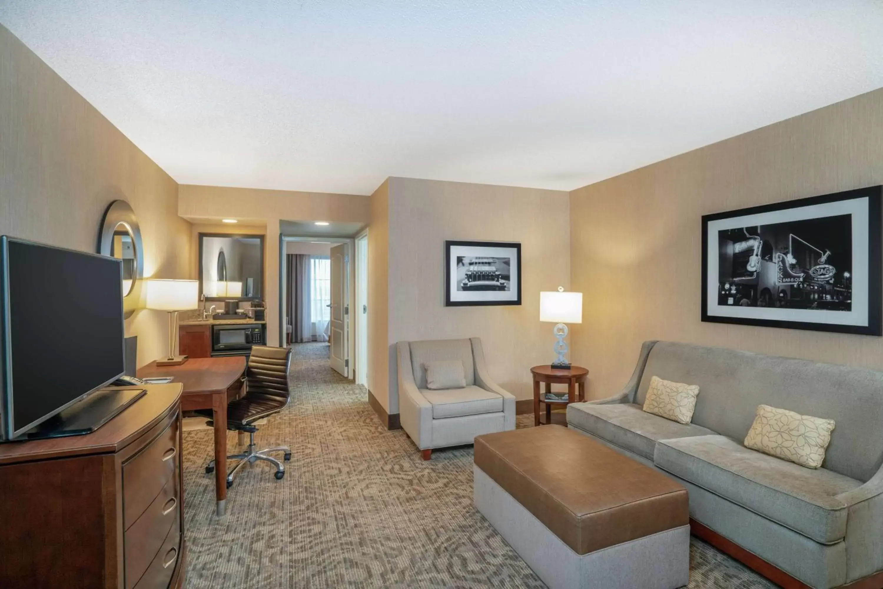 Bedroom, Seating Area in Embassy Suites Nashville - at Vanderbilt