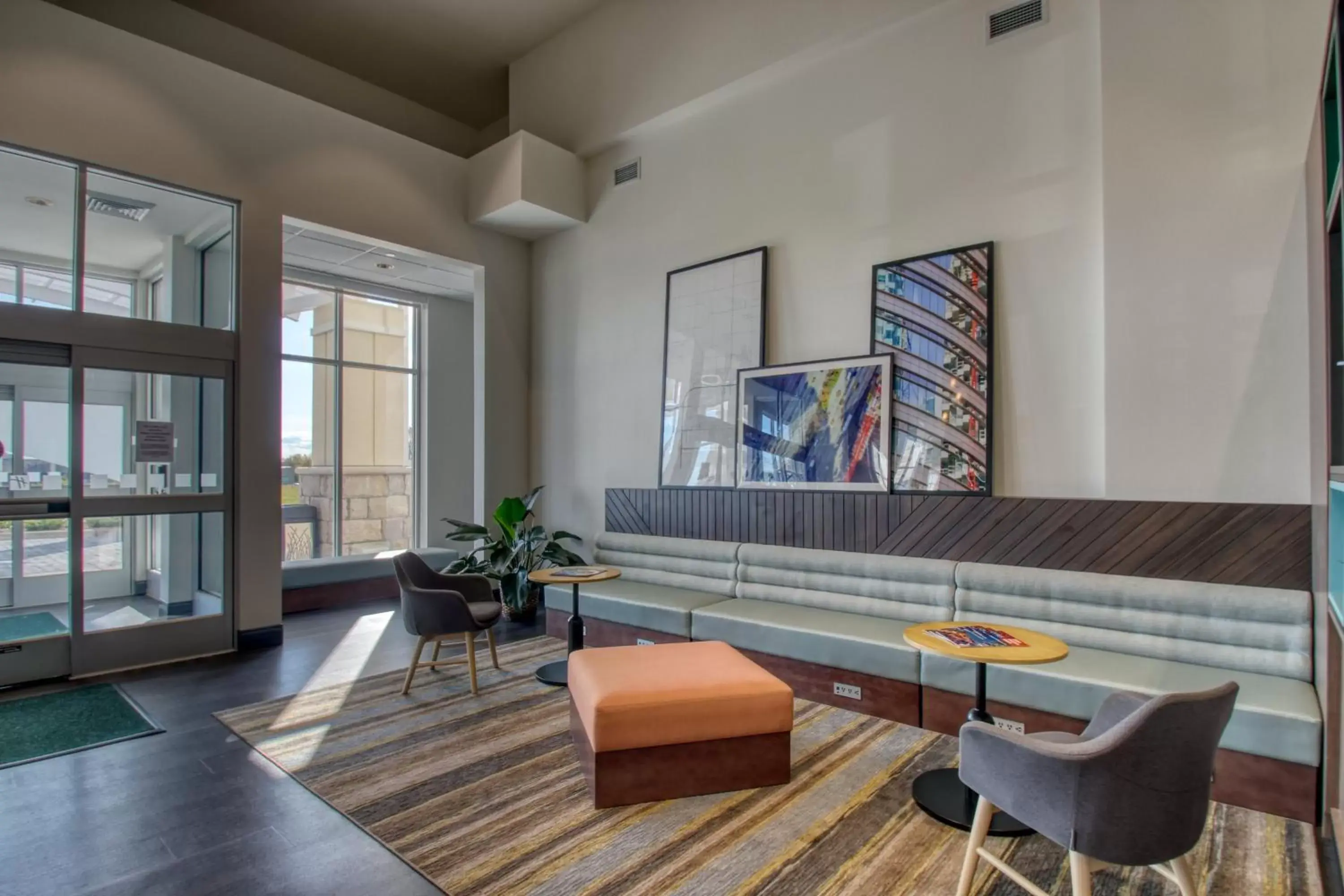 Property building, Seating Area in Holiday Inn - Appleton, an IHG Hotel