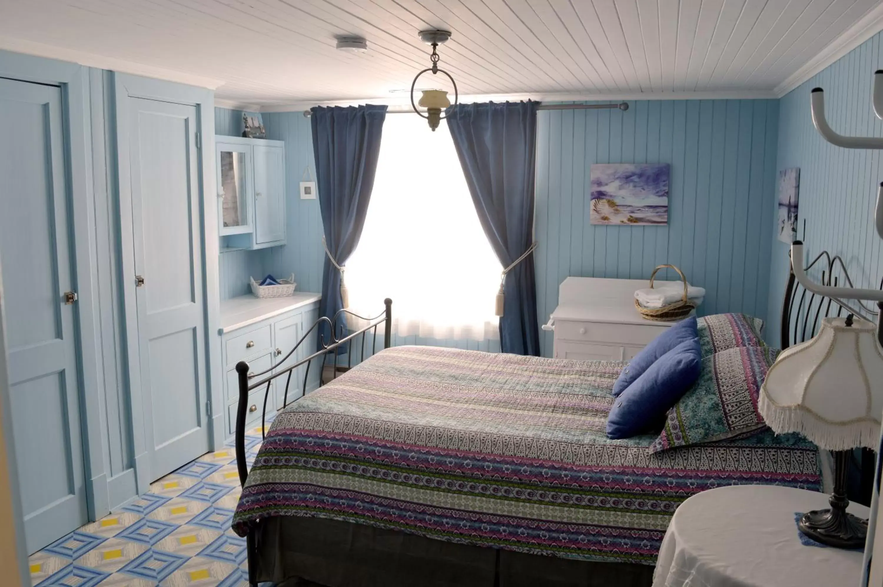 Photo of the whole room, Bed in La Maison entre Mer Montagnes