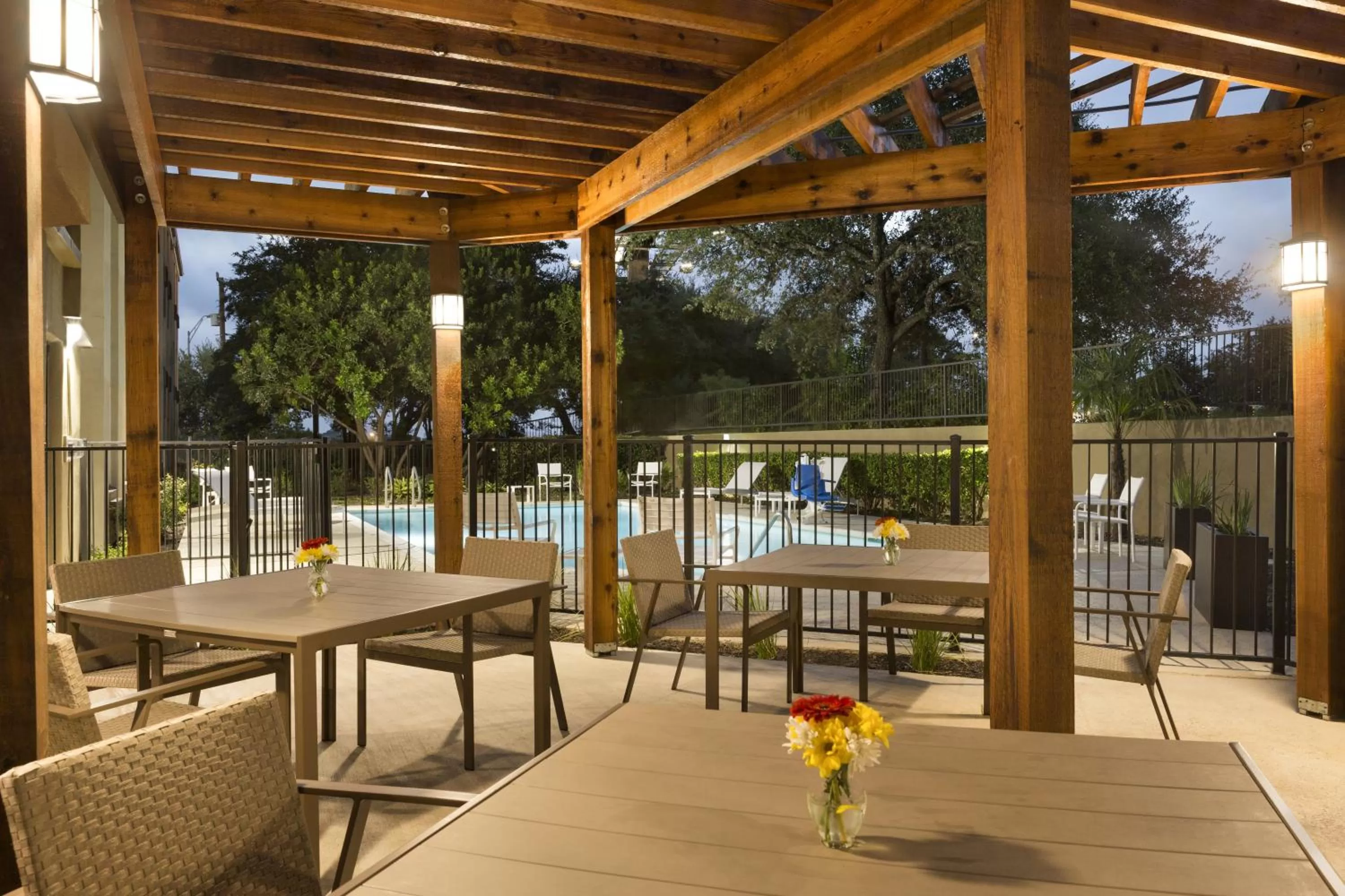 Patio in Country Inn & Suites by Radisson, San Antonio Medical Center, TX
