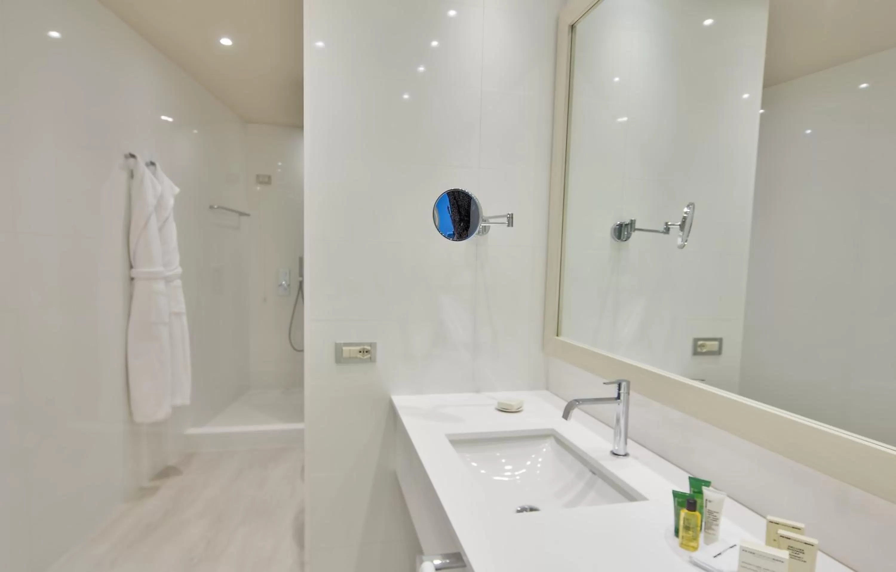 Shower in Hilton Sorrento Palace